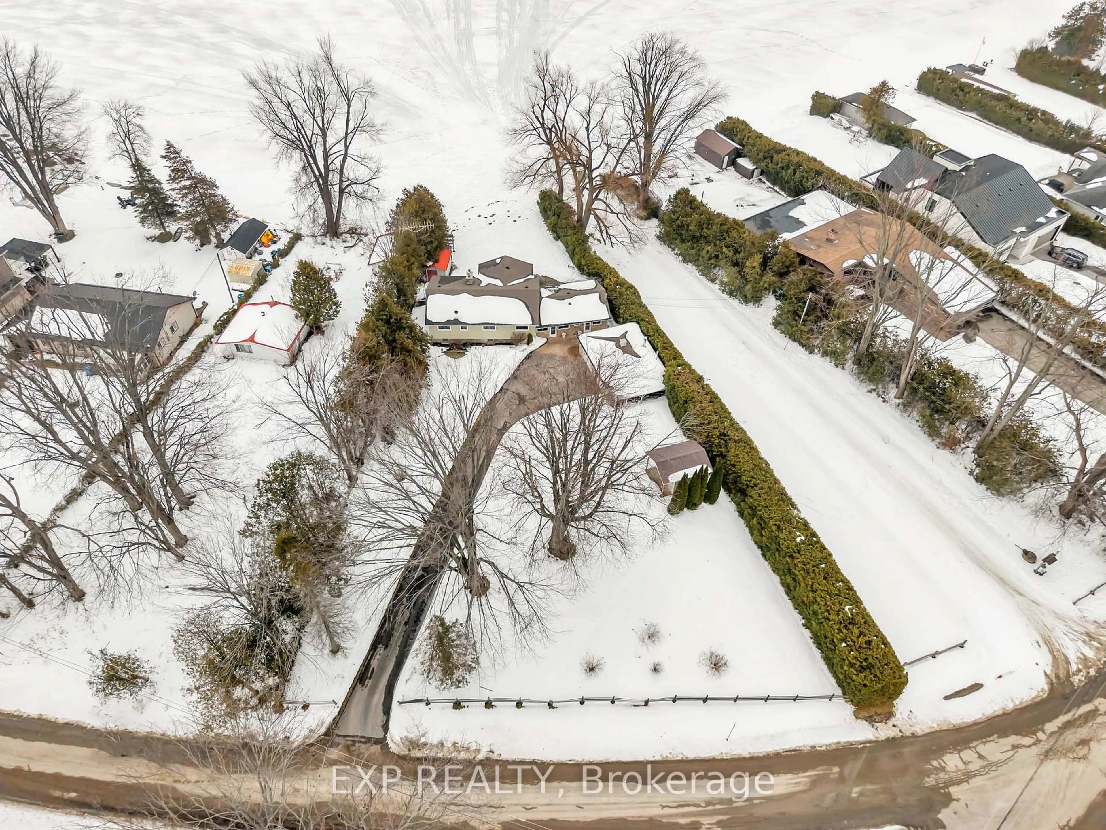 A pic from outside/outdoor area/front of a property/back of a property/a pic from drone, street for 561 Duclos Point Rd, Georgina Ontario L0E 1N0
