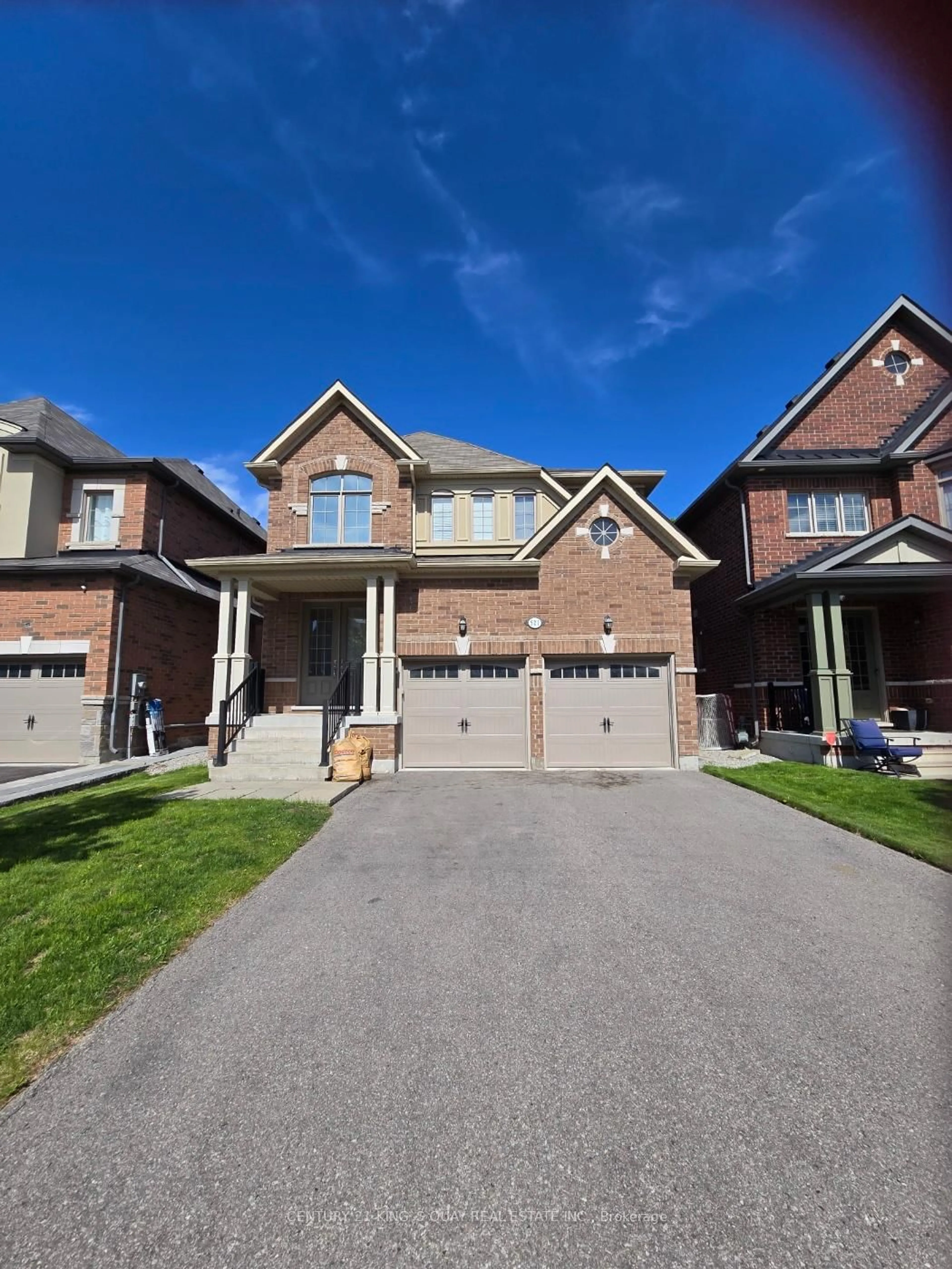 Home with brick exterior material, street for 521 McGregor Farm Tr, Newmarket Ontario L3X 0H7