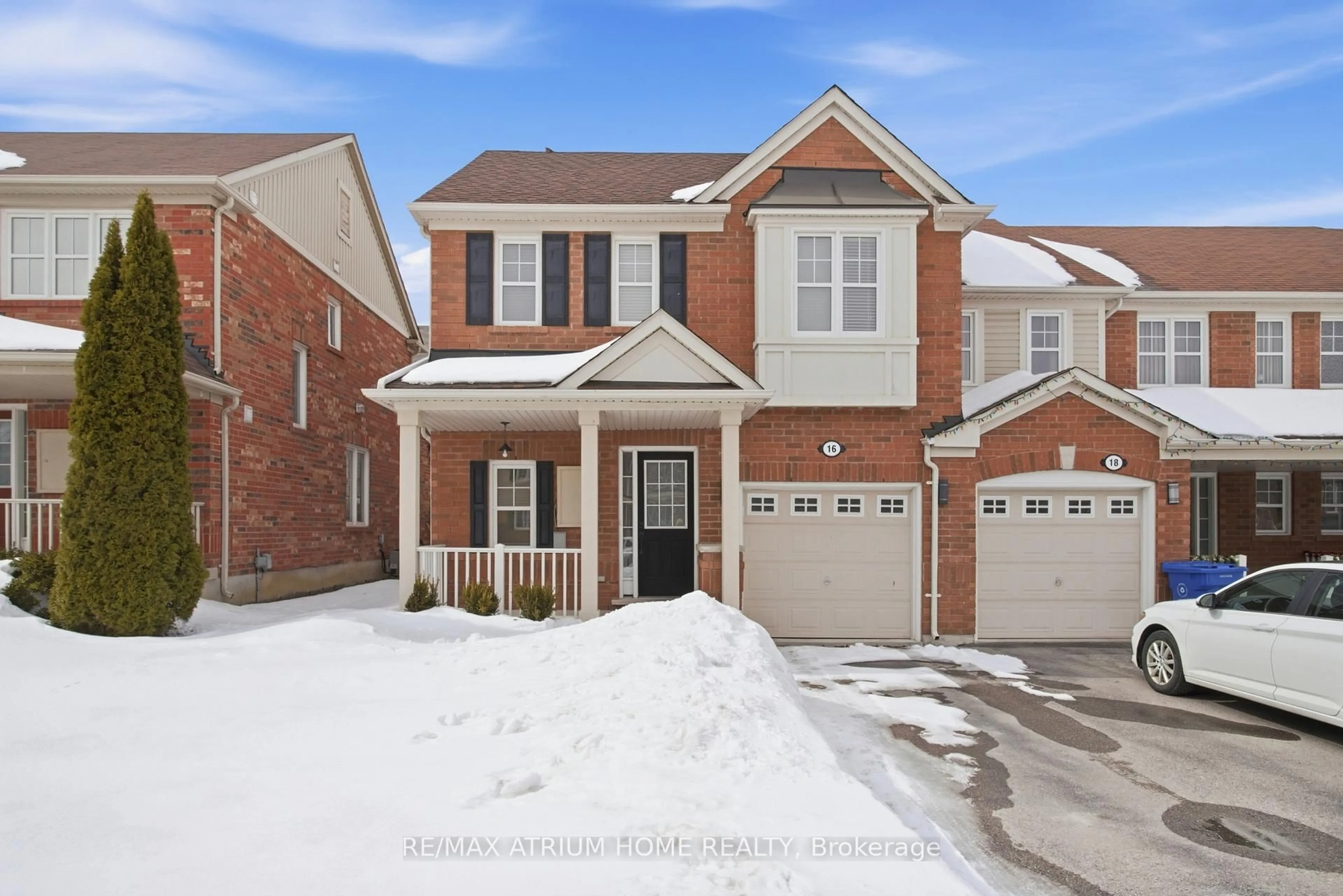 Home with brick exterior material, street for 16 Kidd Circ, Aurora Ontario L4G 0H1