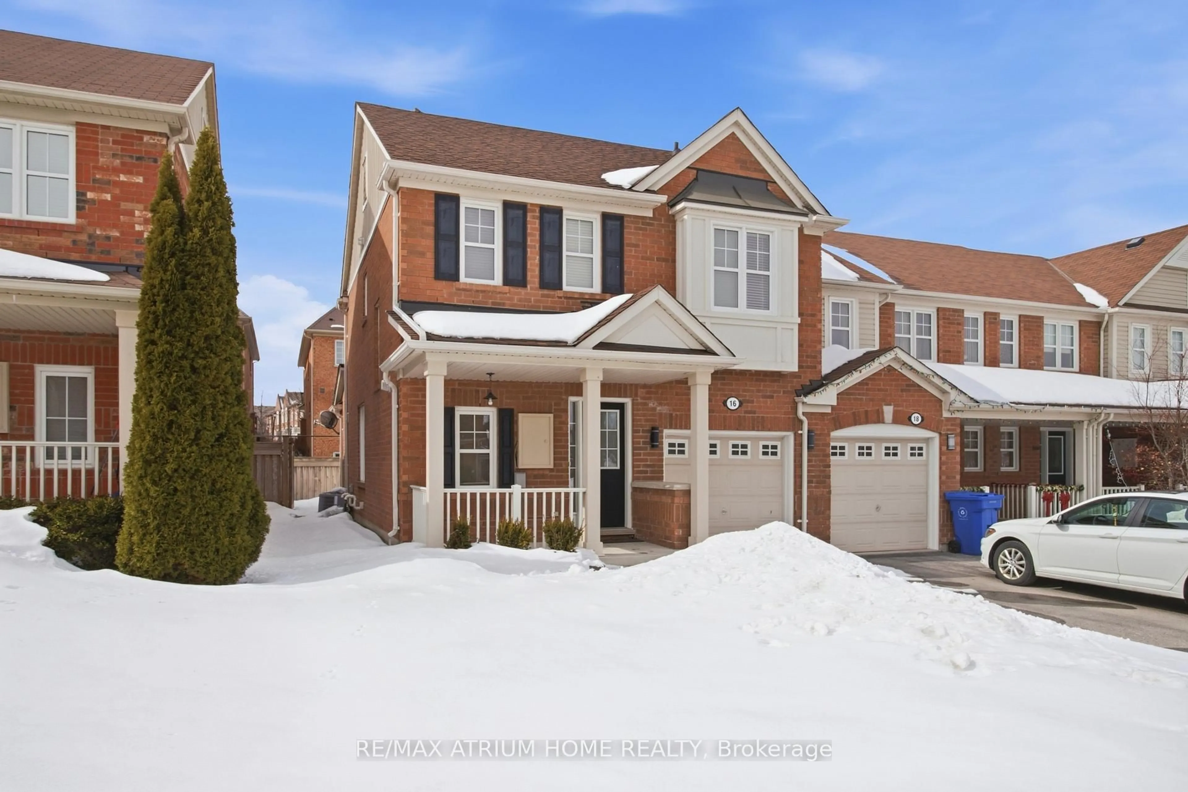 Home with brick exterior material, street for 16 Kidd Circ, Aurora Ontario L4G 0H1