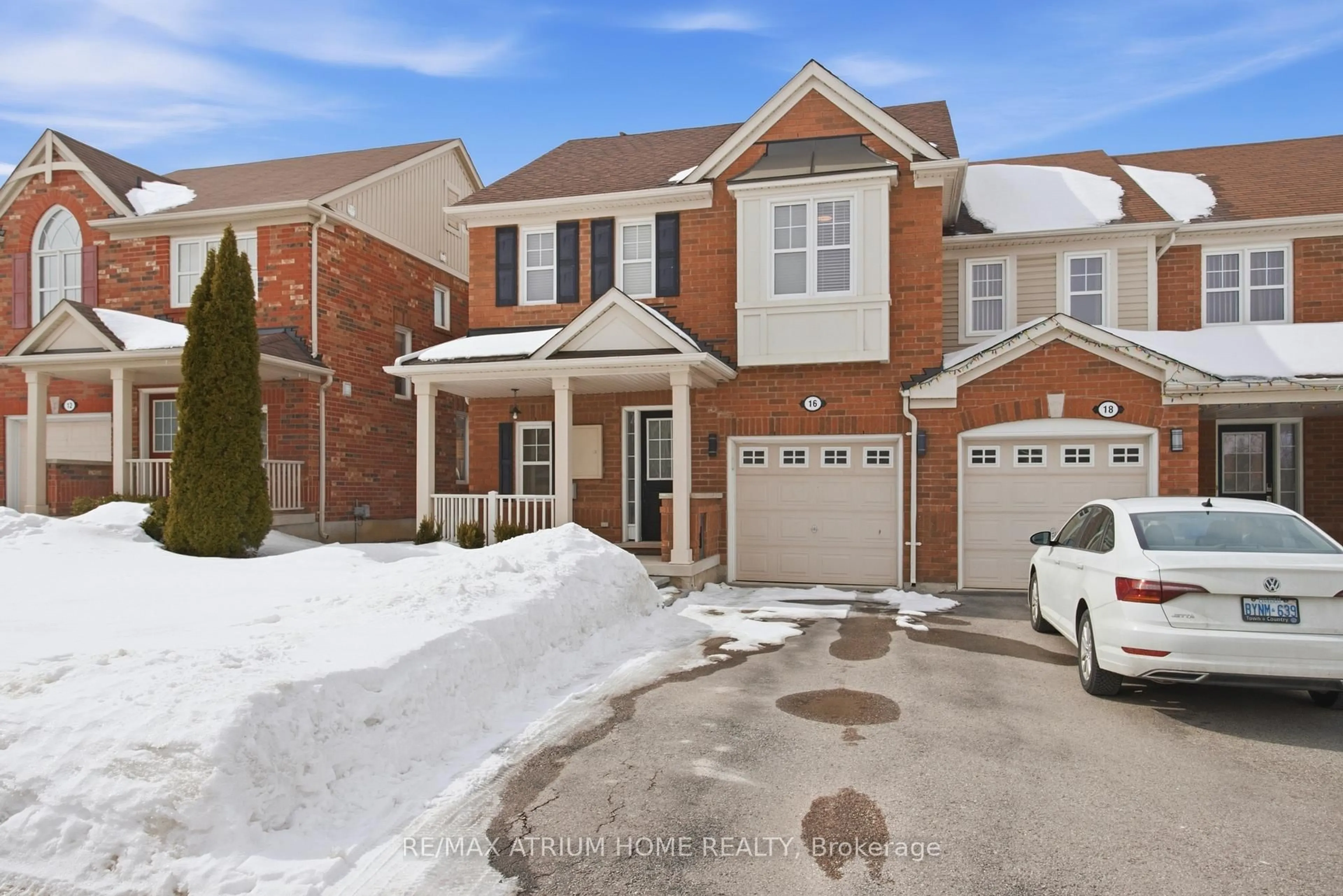 Home with brick exterior material, street for 16 Kidd Circ, Aurora Ontario L4G 0H1