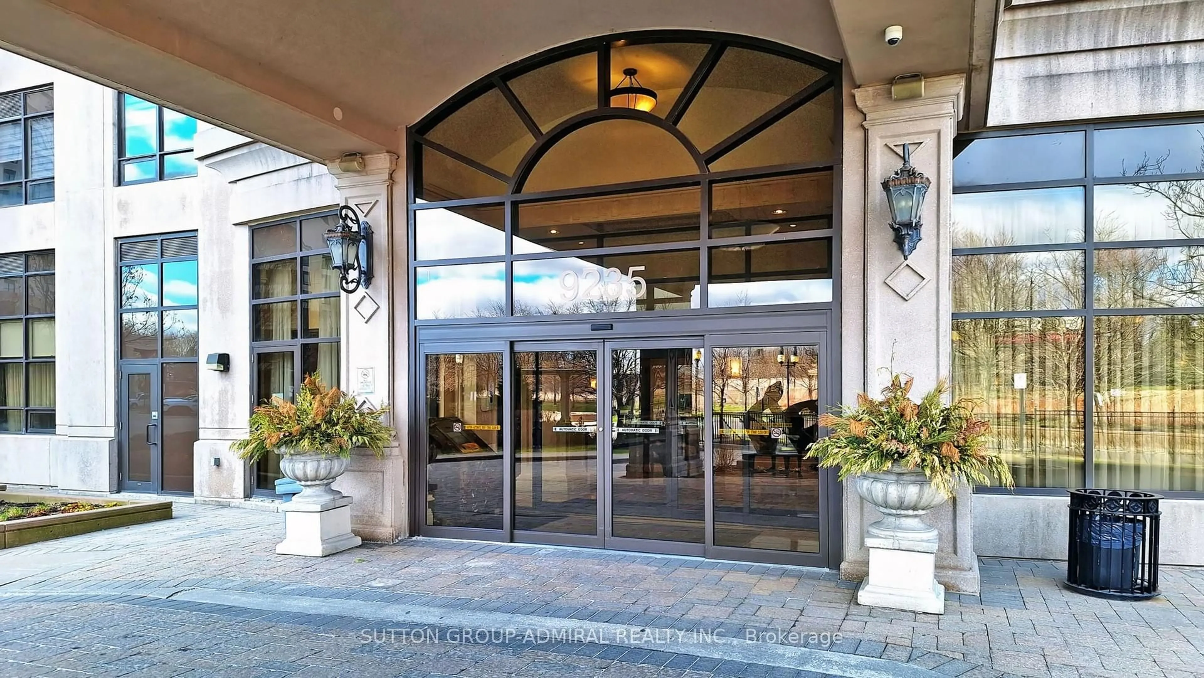 Lobby for 9235 Jane St #511, Vaughan Ontario L6A 0J8