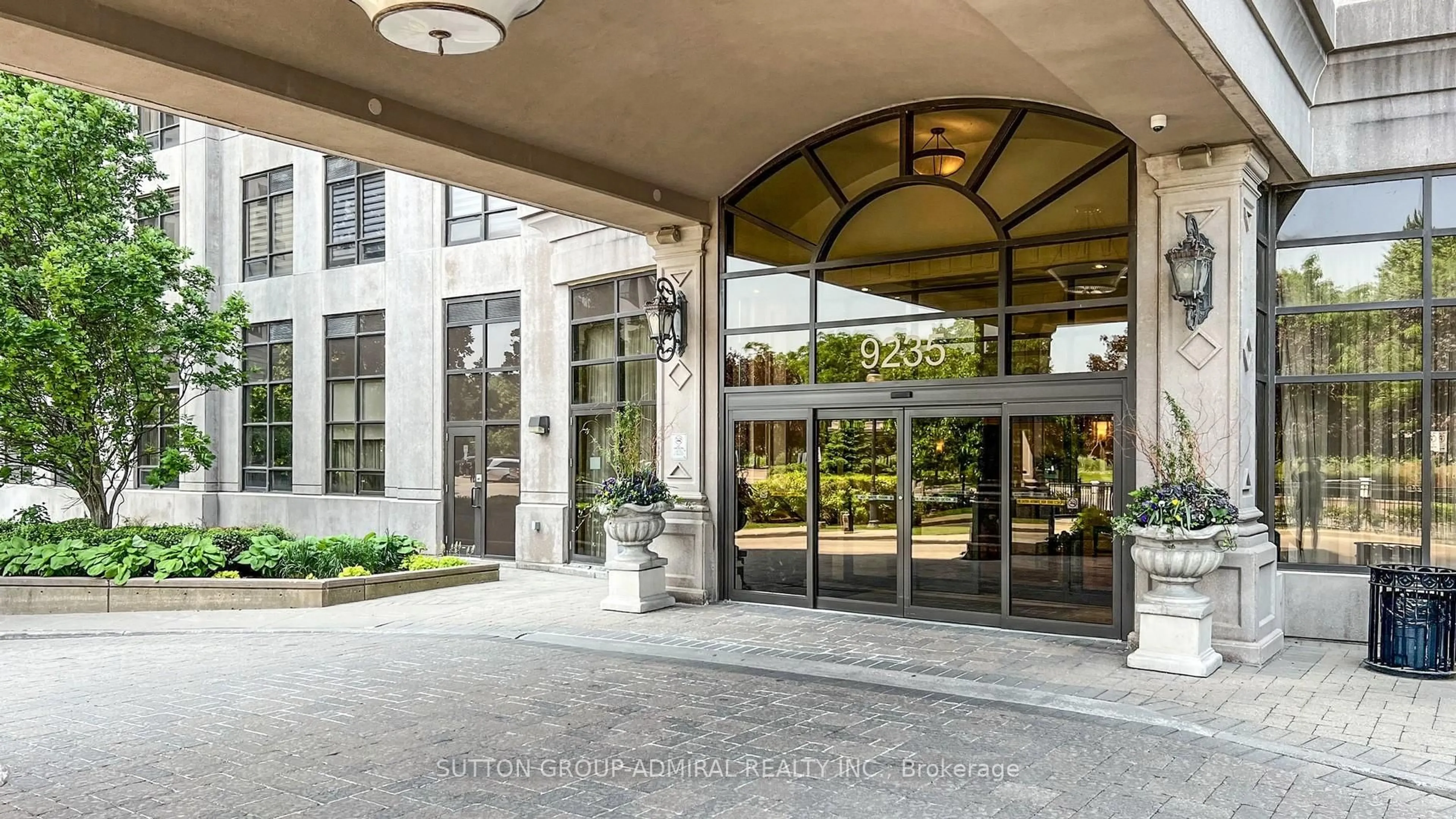 Indoor foyer for 9235 Jane St #511, Vaughan Ontario L6A 0J8