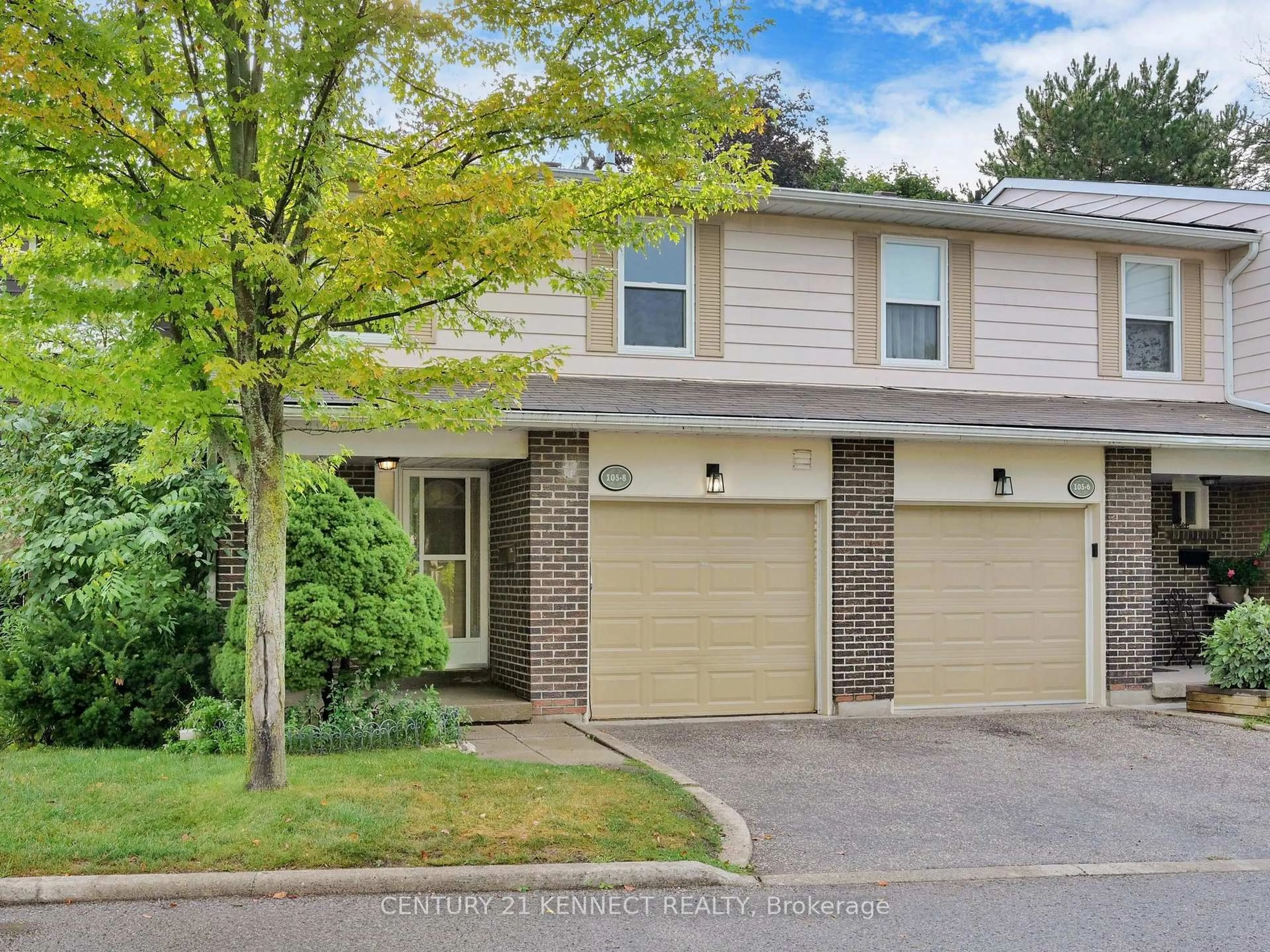 Home with vinyl exterior material, street for 105 Carlton Rd #8, Markham Ontario L3R 1Z8