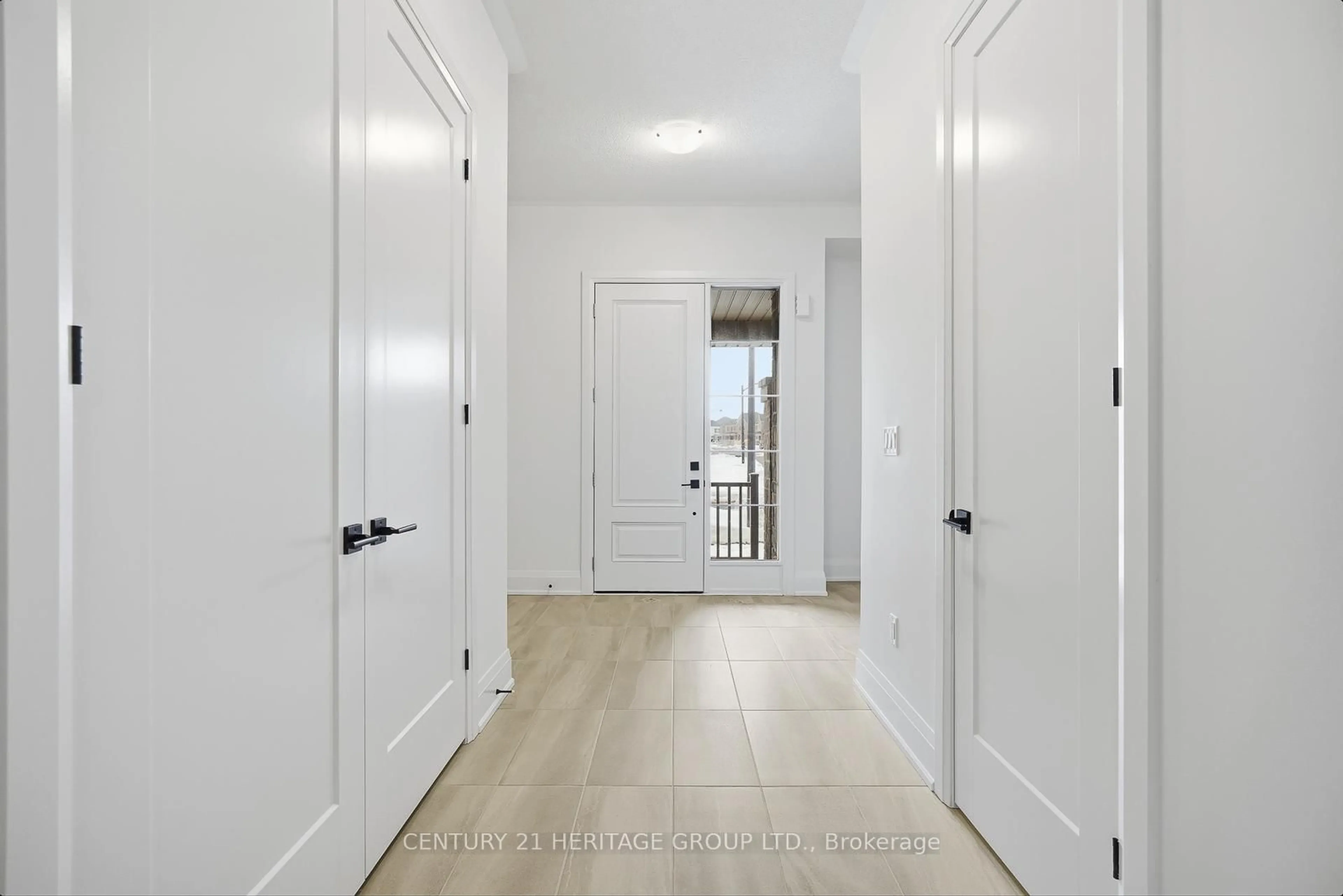 Indoor entryway for 20 Vasey Rd, Bradford West Gwillimbury Ontario L3Z 4P6