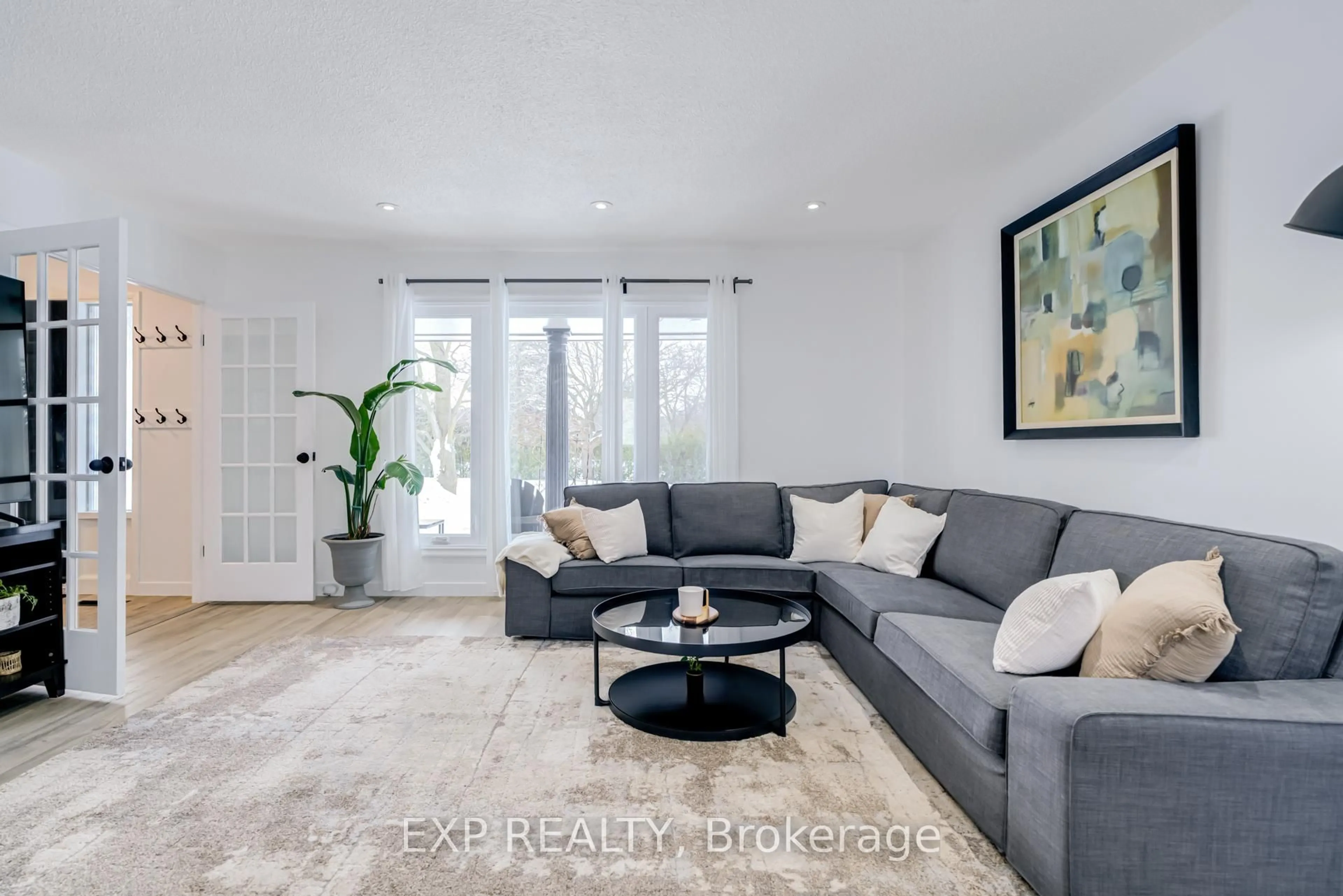 Living room with furniture, unknown for 104 Stuart St, Whitchurch-Stouffville Ontario L4A 4S2