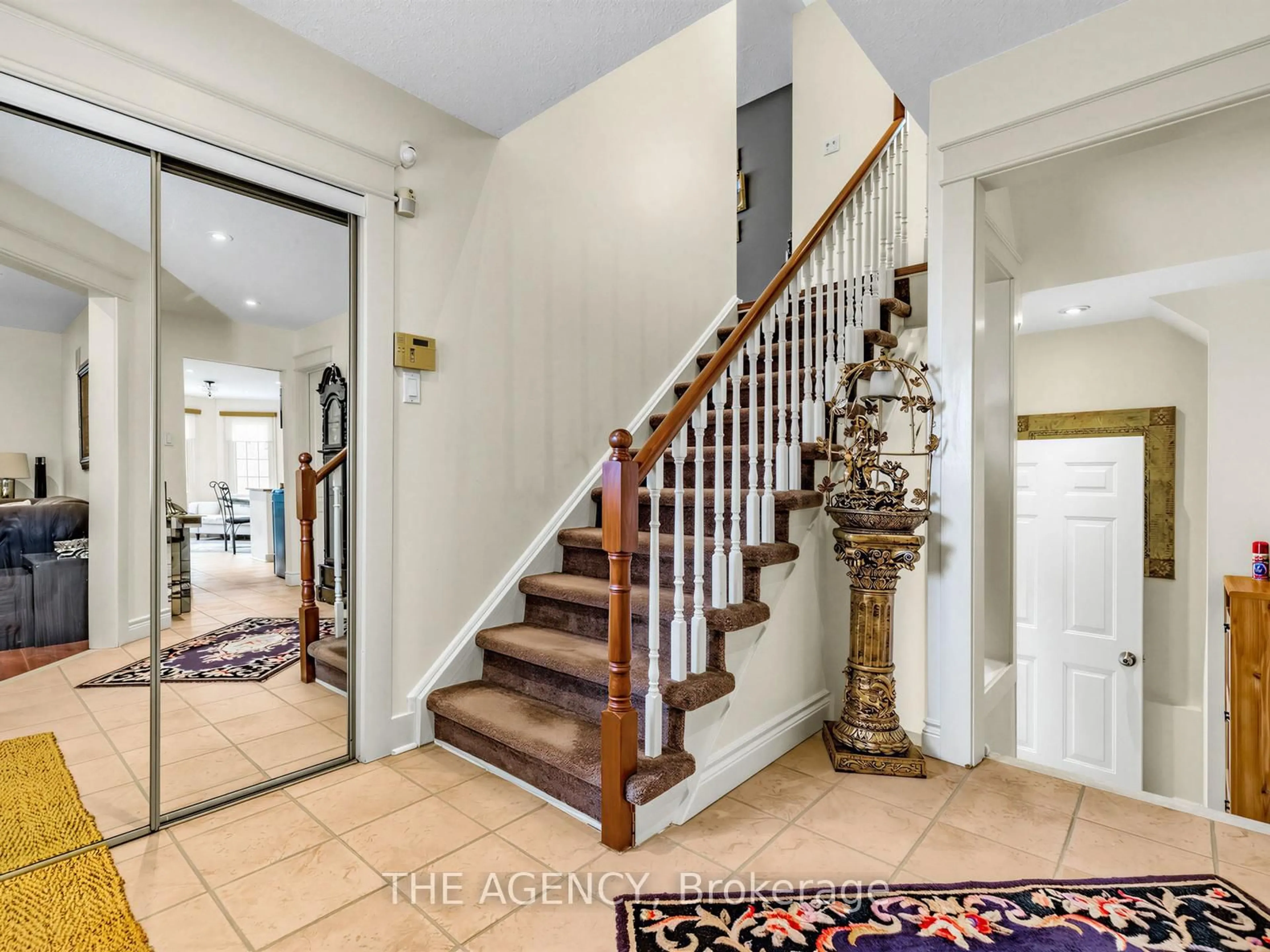 Indoor entryway for 146 Crosby Ave, Richmond Hill Ontario L4C 9N5