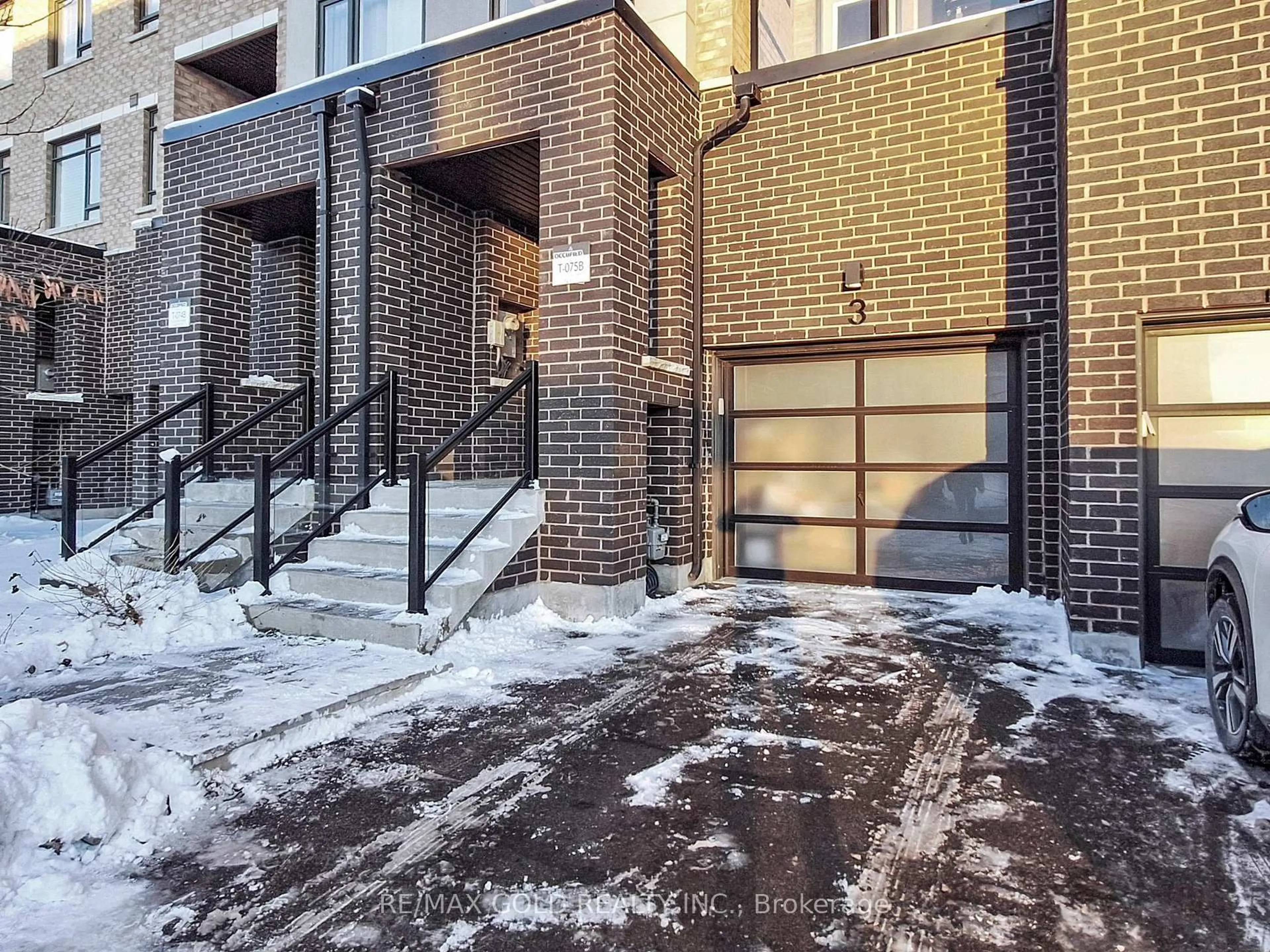 Unknown for 3 Glenngarry Cres, Vaughan Ontario L6A 4Z4