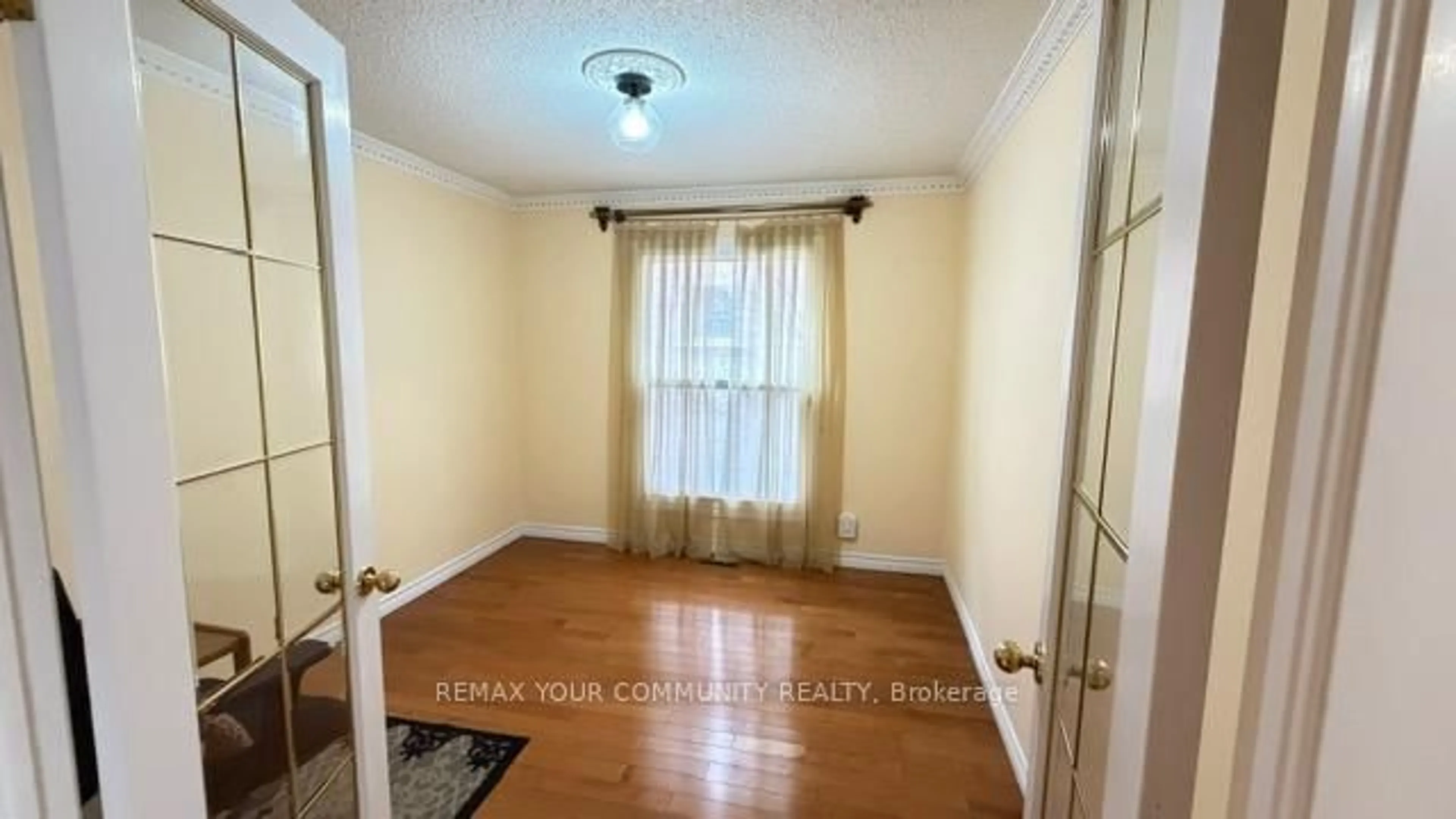 A pic of a room for 19 Roosevelt Dr, Richmond Hill Ontario L4C 6V1