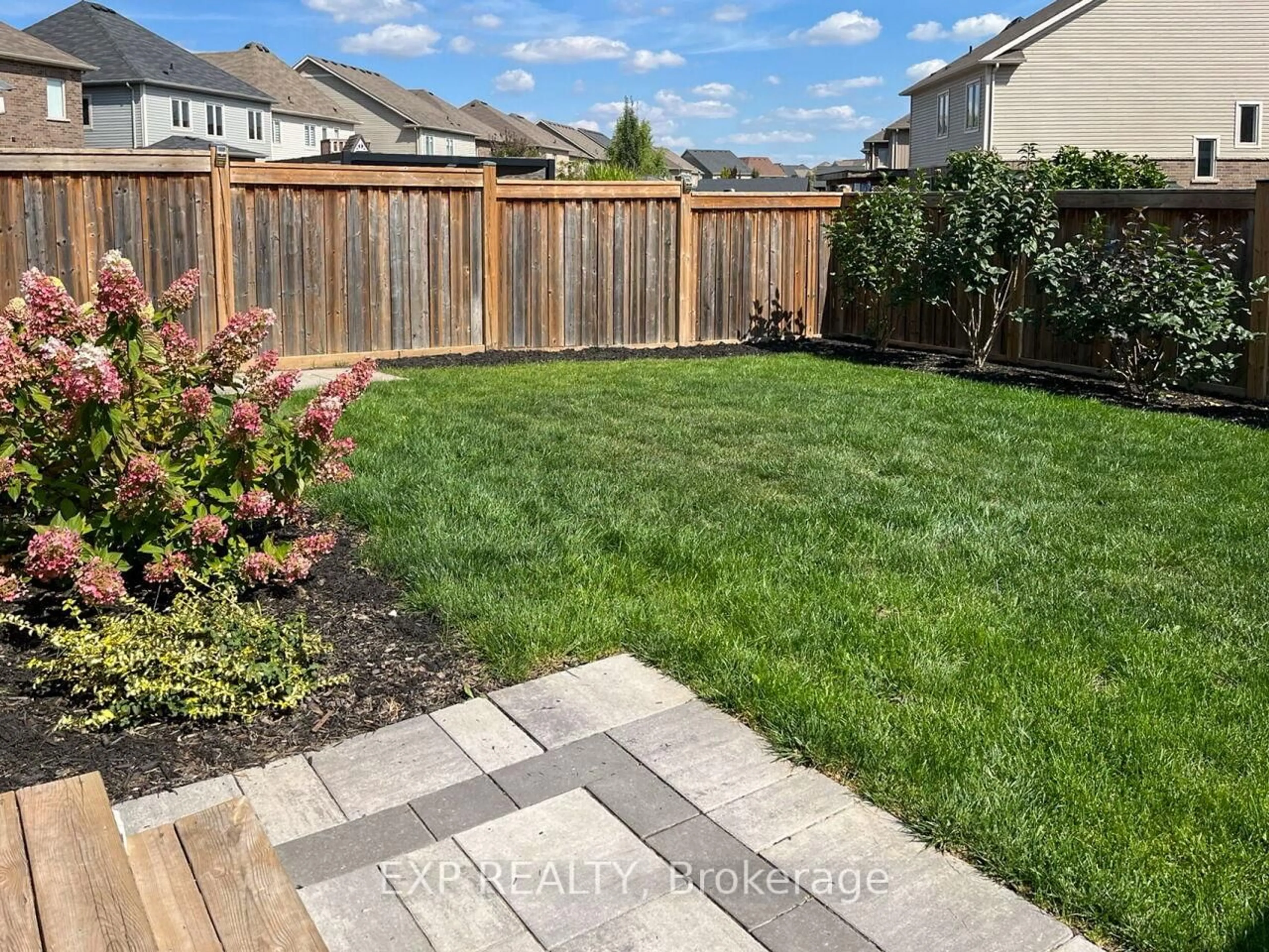 Patio, street for 71 Donnan Dr, New Tecumseth Ontario L0G 1W0