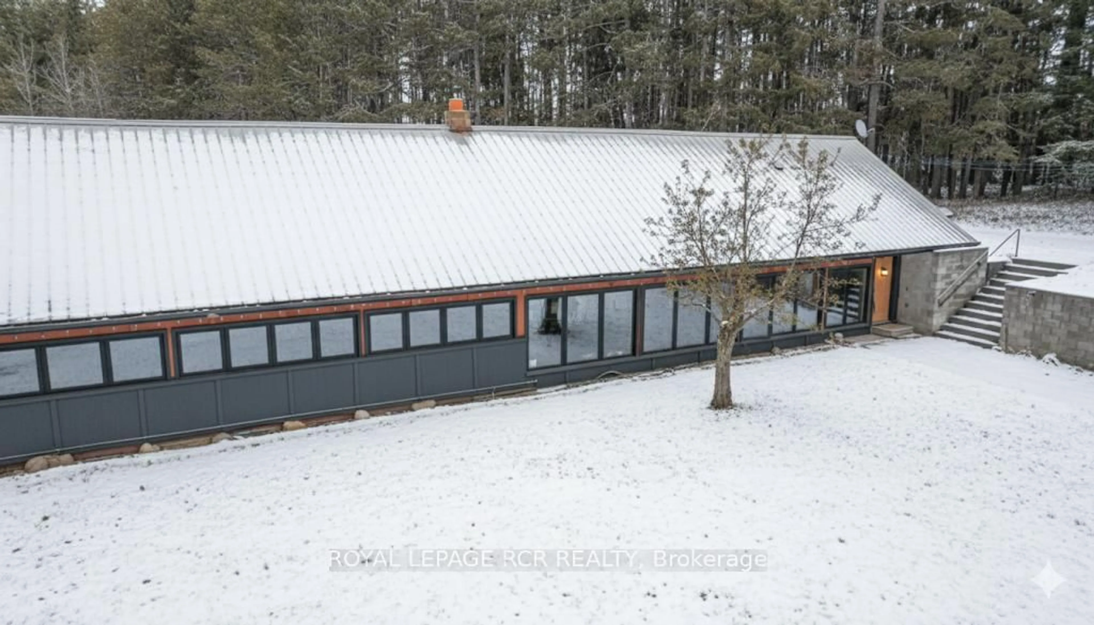 A pic from outside/outdoor area/front of a property/back of a property/a pic from drone, building for 1092 Ballycroy Rd, Adjala-Tosorontio Ontario L0N 1P0