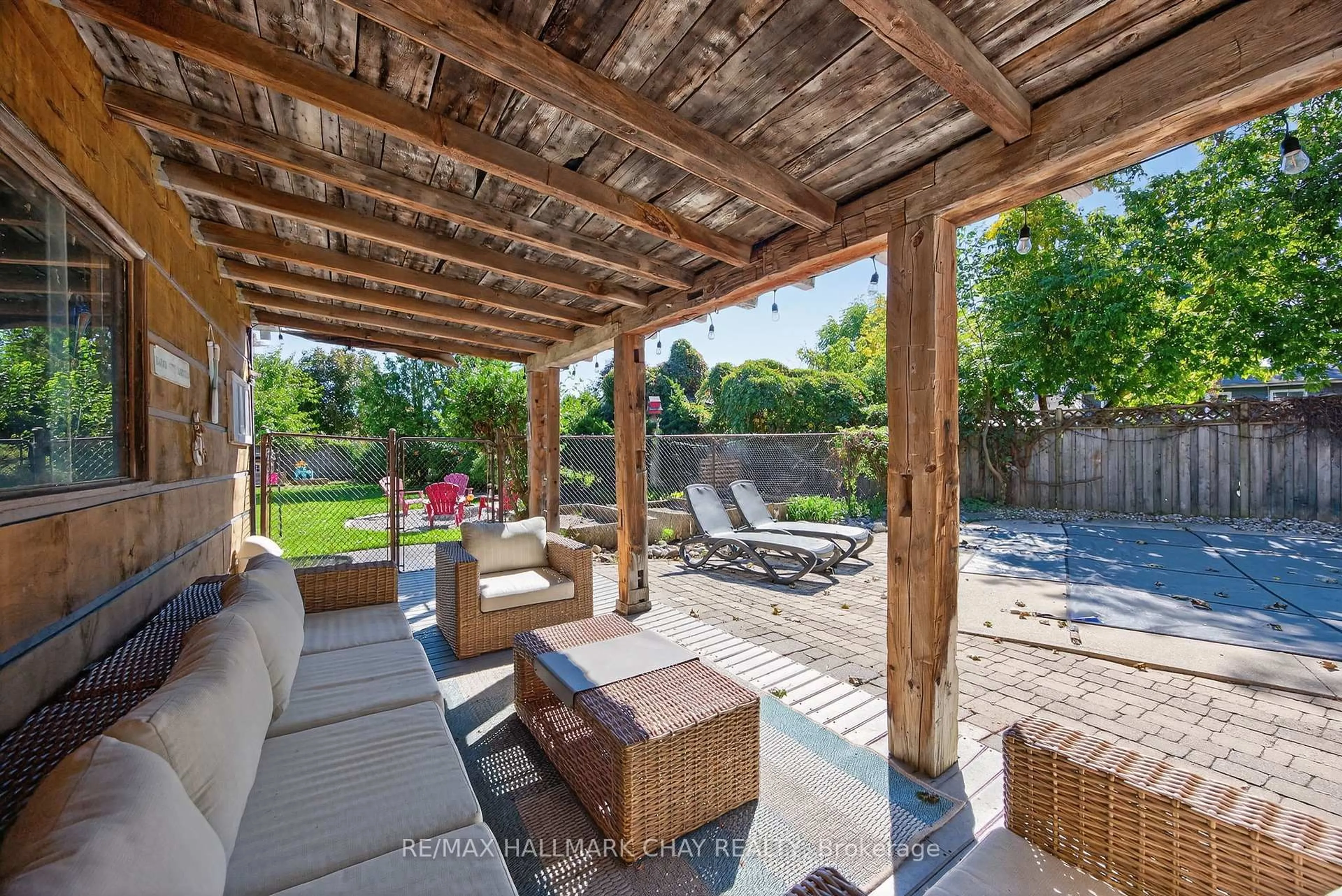 Patio, street for 209 Newholme Circ, Innisfil Ontario L9S 1E9