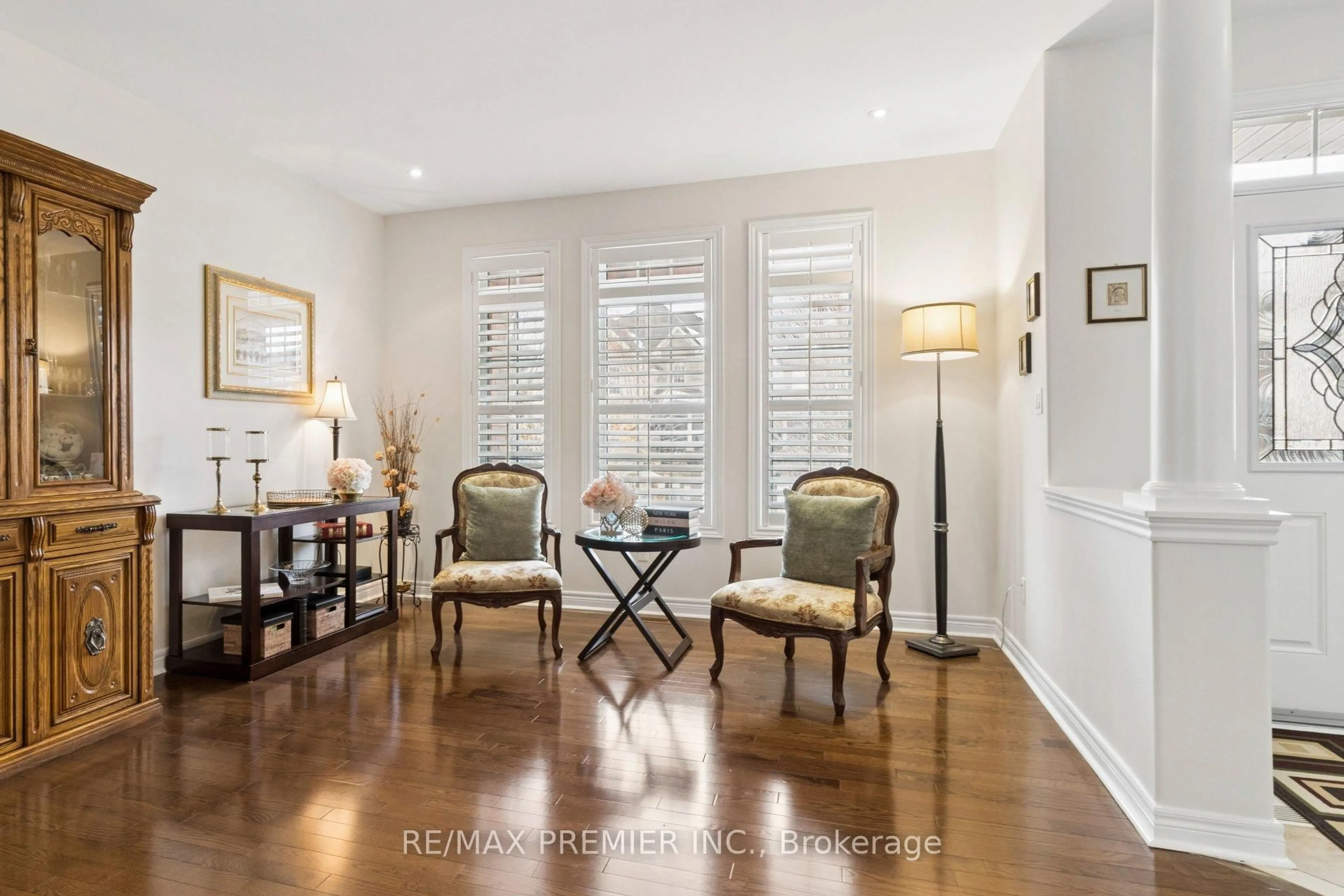 Unknown for 11 Eakins Dr, Aurora Ontario L4G 0G7