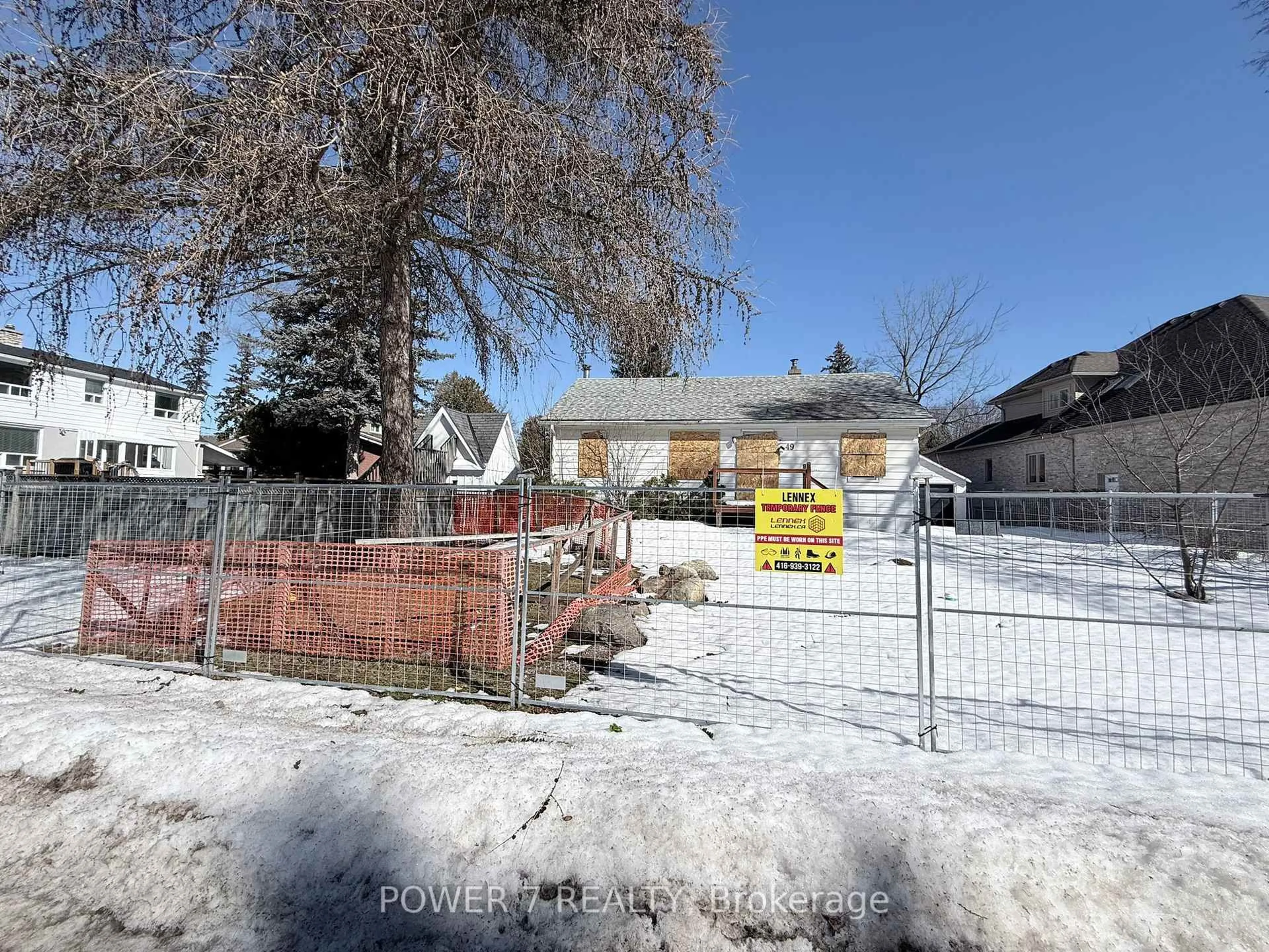 A pic from outside/outdoor area/front of a property/back of a property/a pic from drone, street for 49 Reaman St, Richmond Hill Ontario L4C 4P2