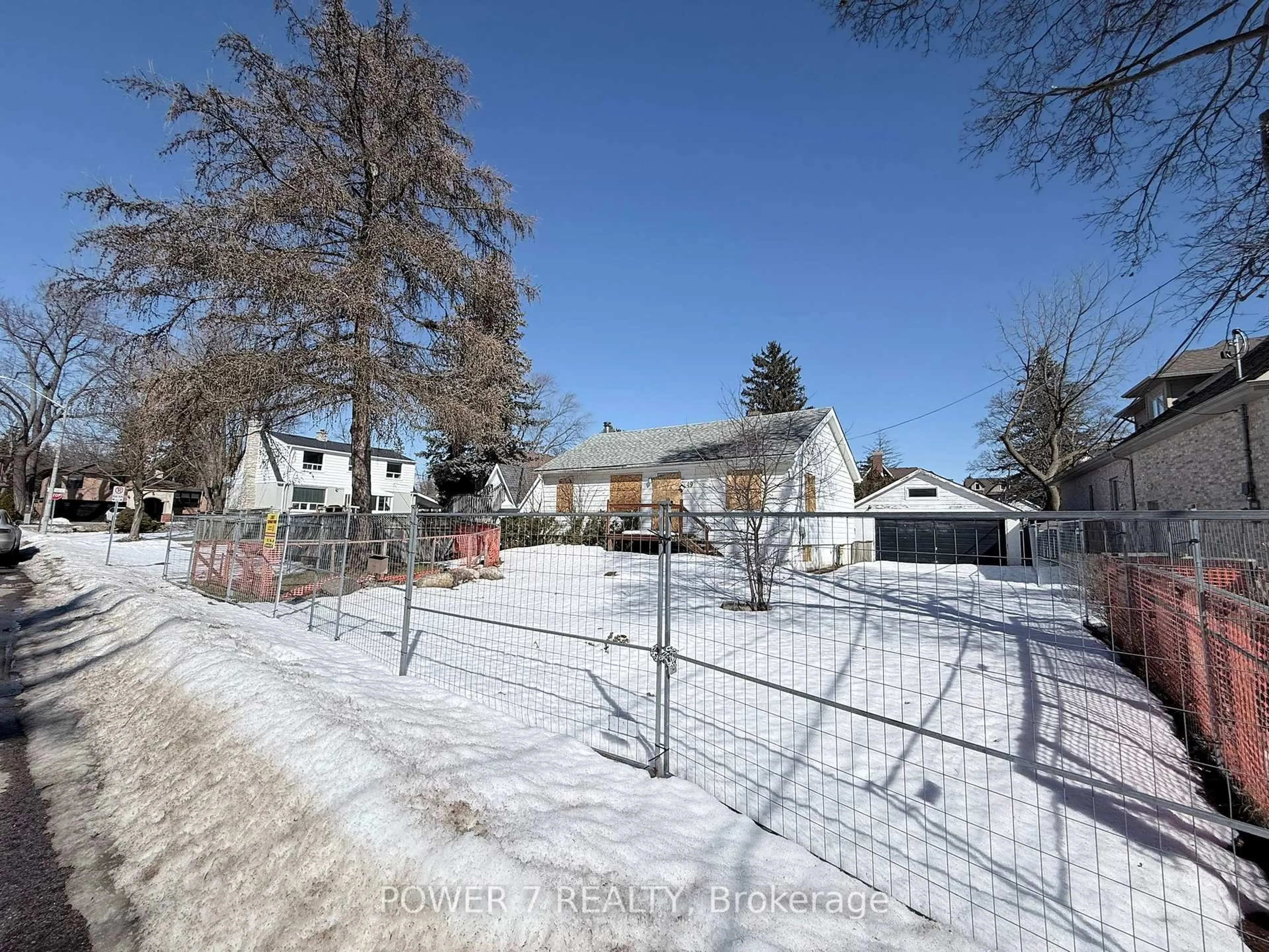 A pic from outside/outdoor area/front of a property/back of a property/a pic from drone, street for 49 Reaman St, Richmond Hill Ontario L4C 4P2