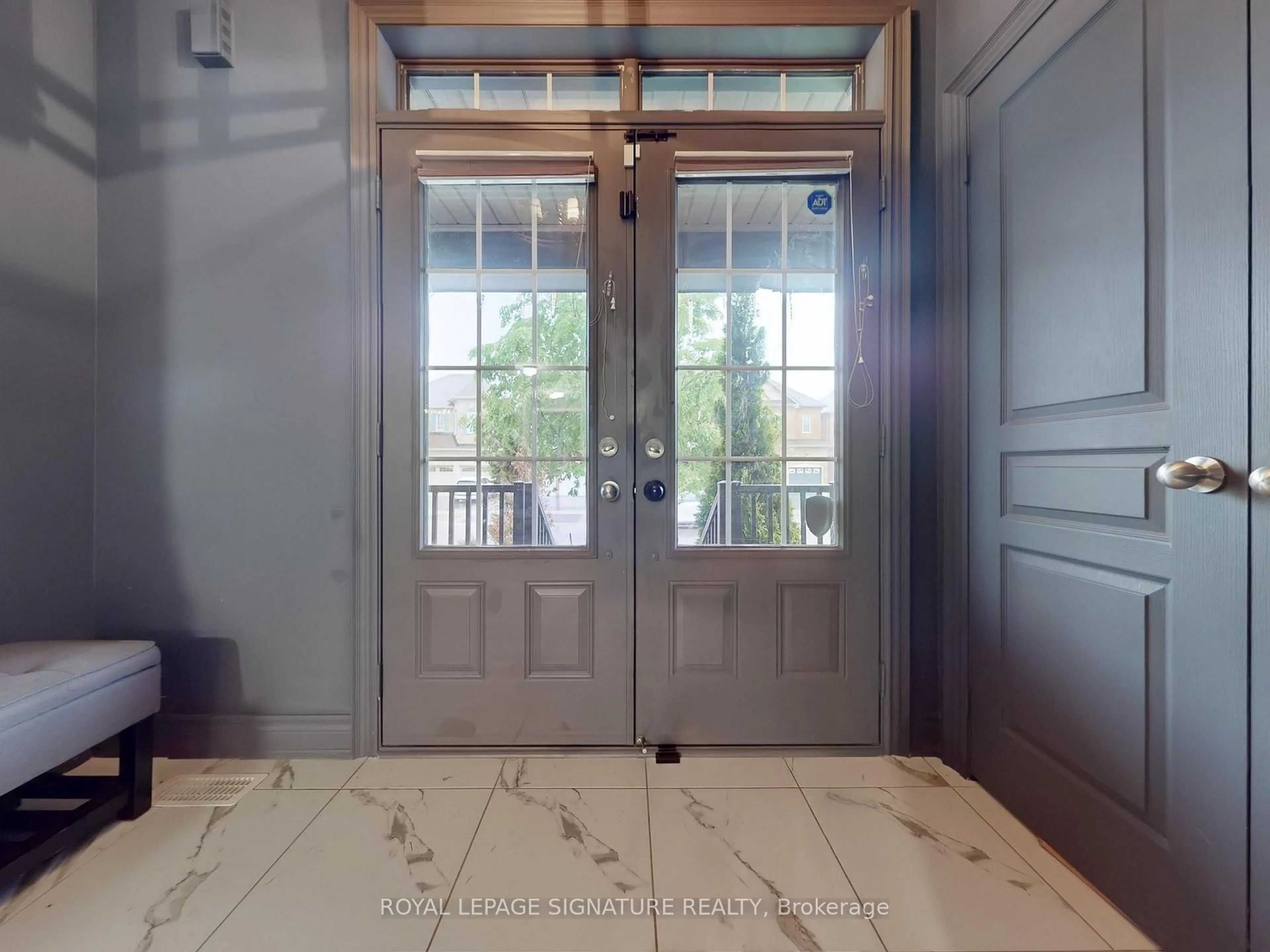 Indoor entryway for 46 Kincardine St, Vaughan Ontario L4H 4H7