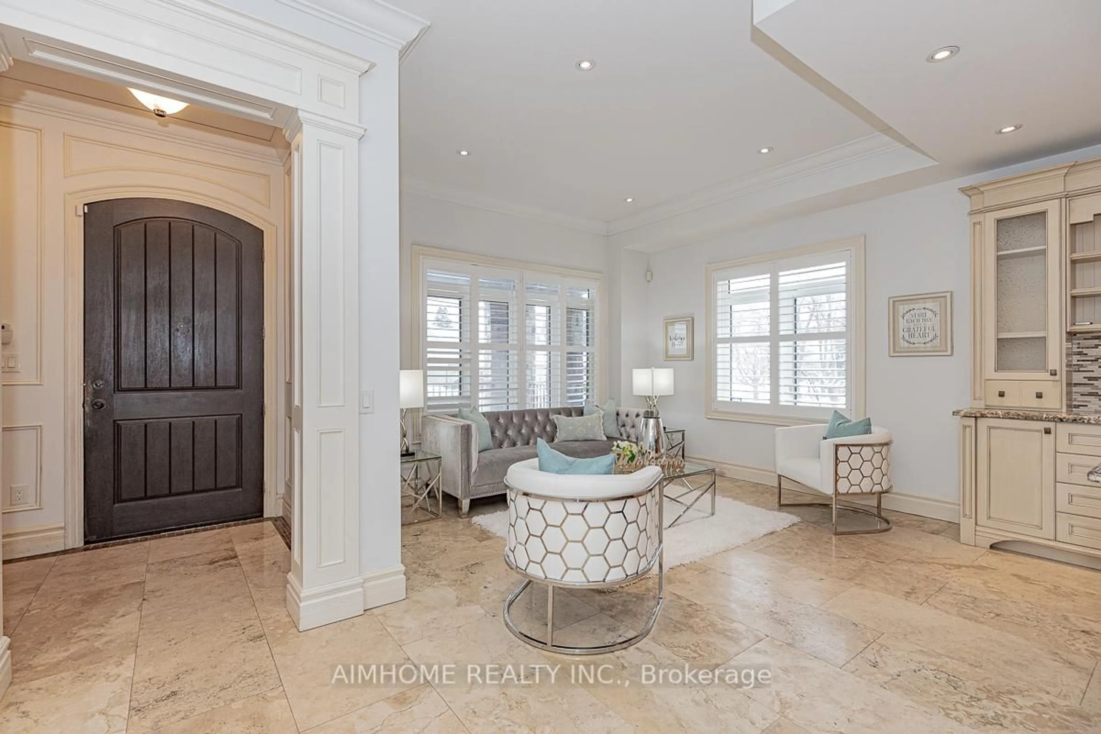 Indoor entryway for 220 Weldrick Rd, Richmond Hill Ontario L4C 3V3