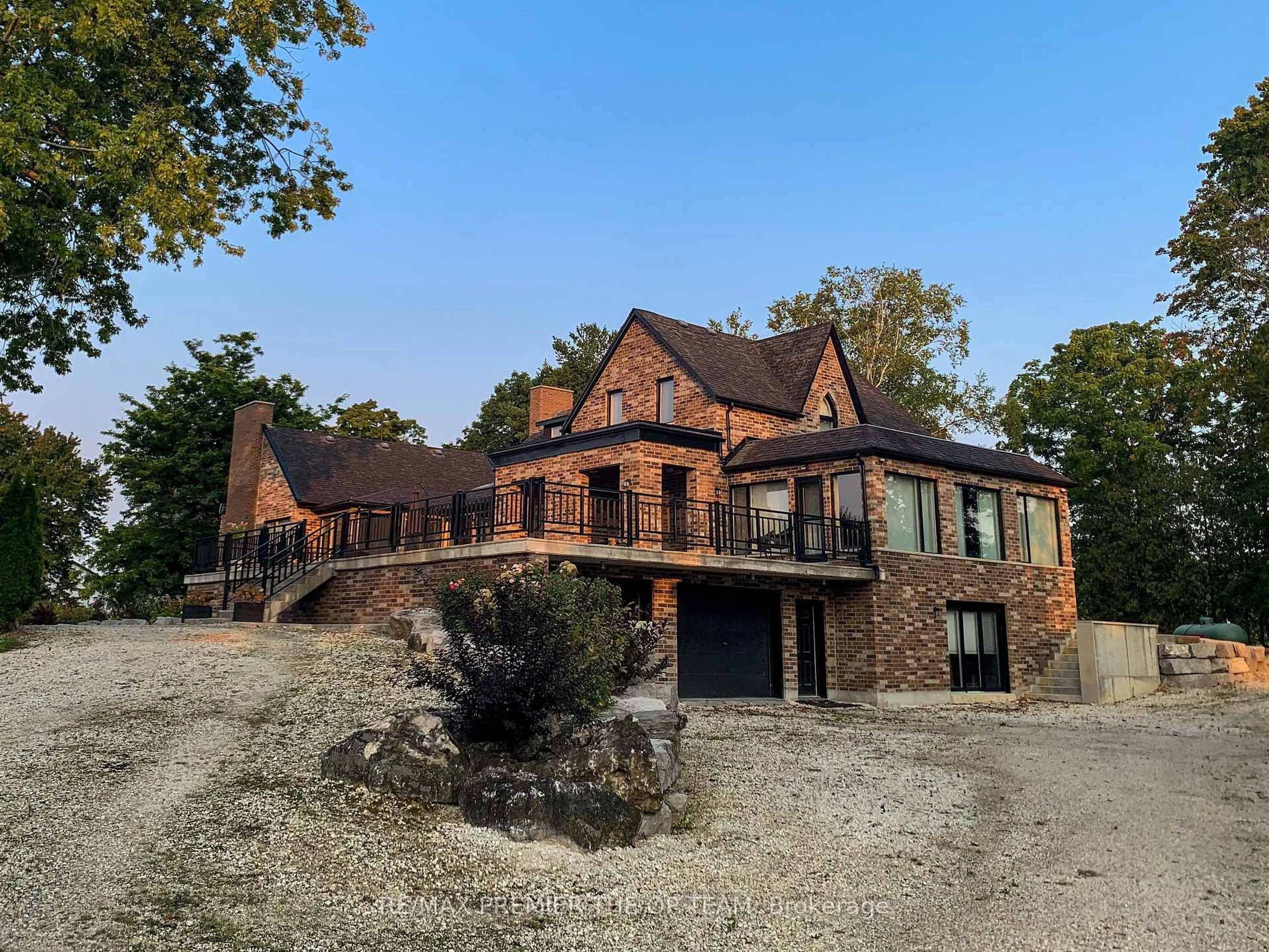 Home with brick exterior material, building for 12490 Mill Rd, King Ontario L7B 1K4