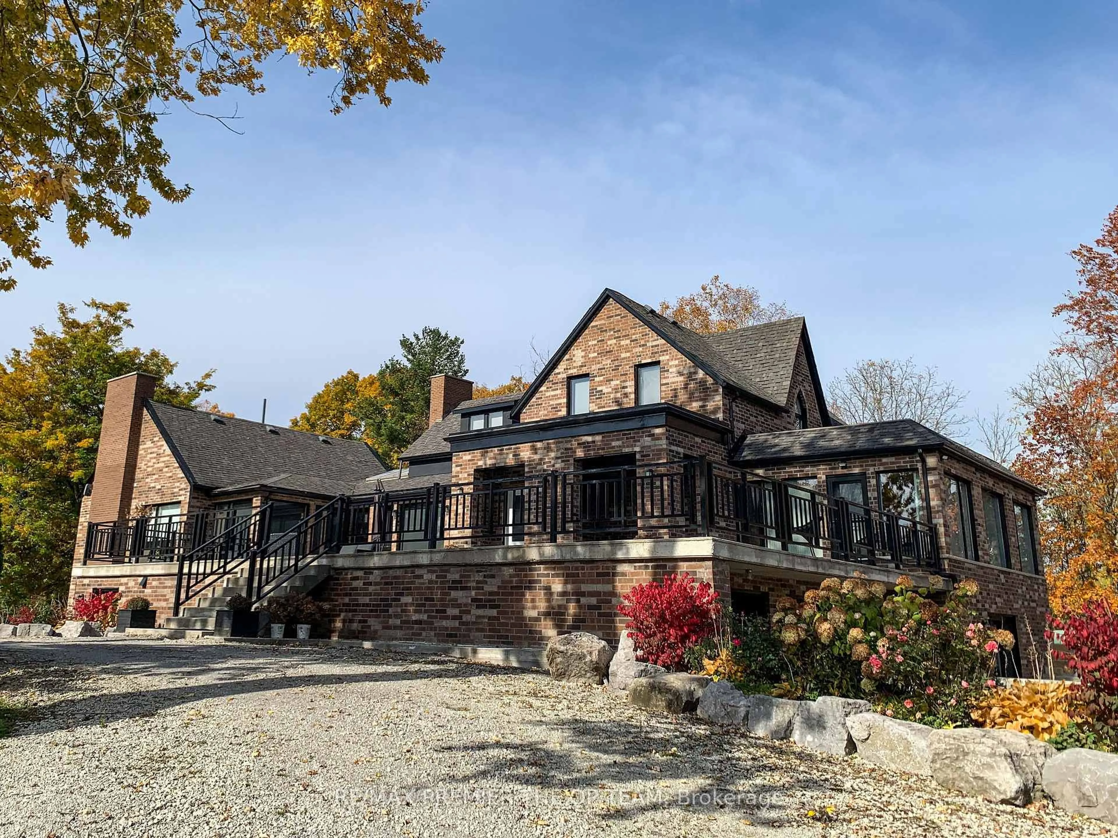 Home with brick exterior material, mountain view for 12490 Mill Rd, King Ontario L7B 1K4