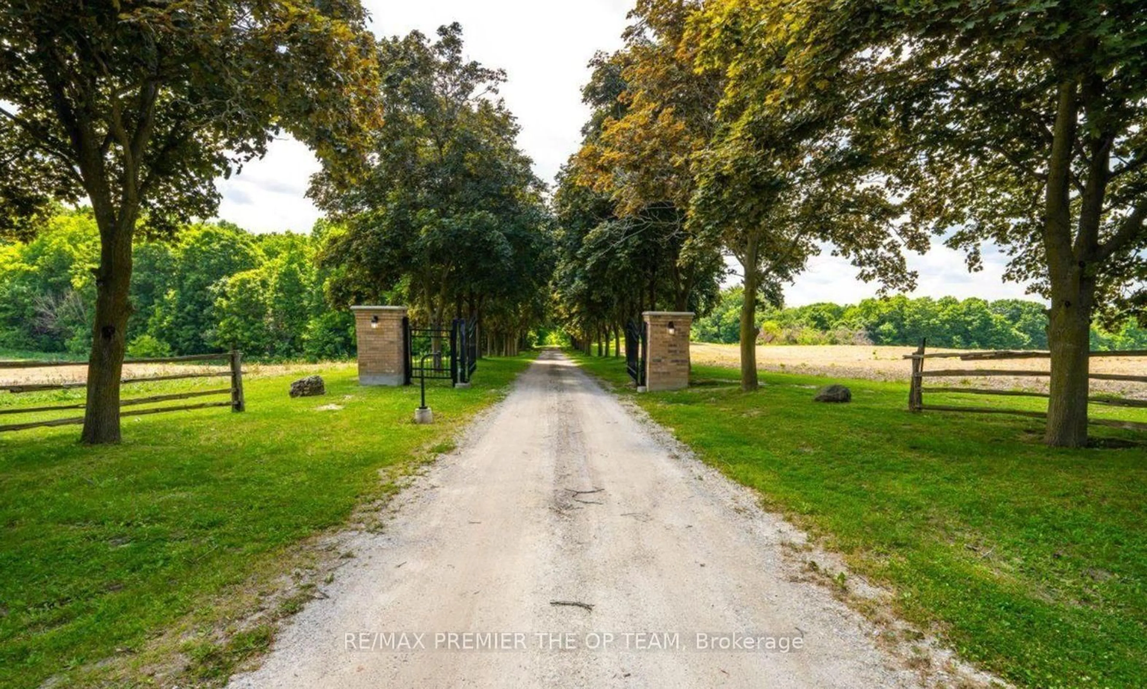 Unknown for 12490 Mill Rd, King Ontario L7B 1K4