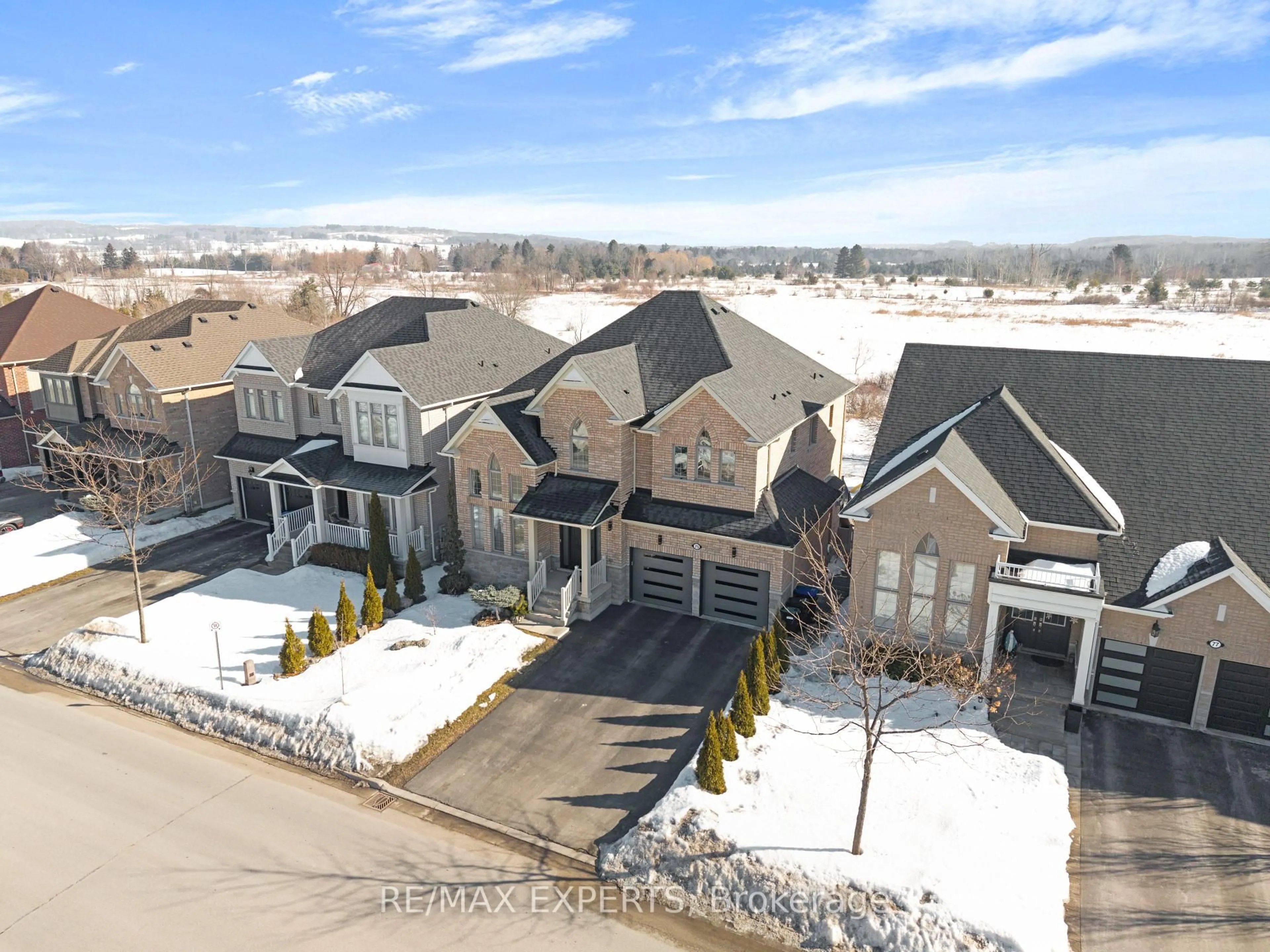A pic from outside/outdoor area/front of a property/back of a property/a pic from drone, unknown for 75 Turner Dr, New Tecumseth Ontario L0G 1W0