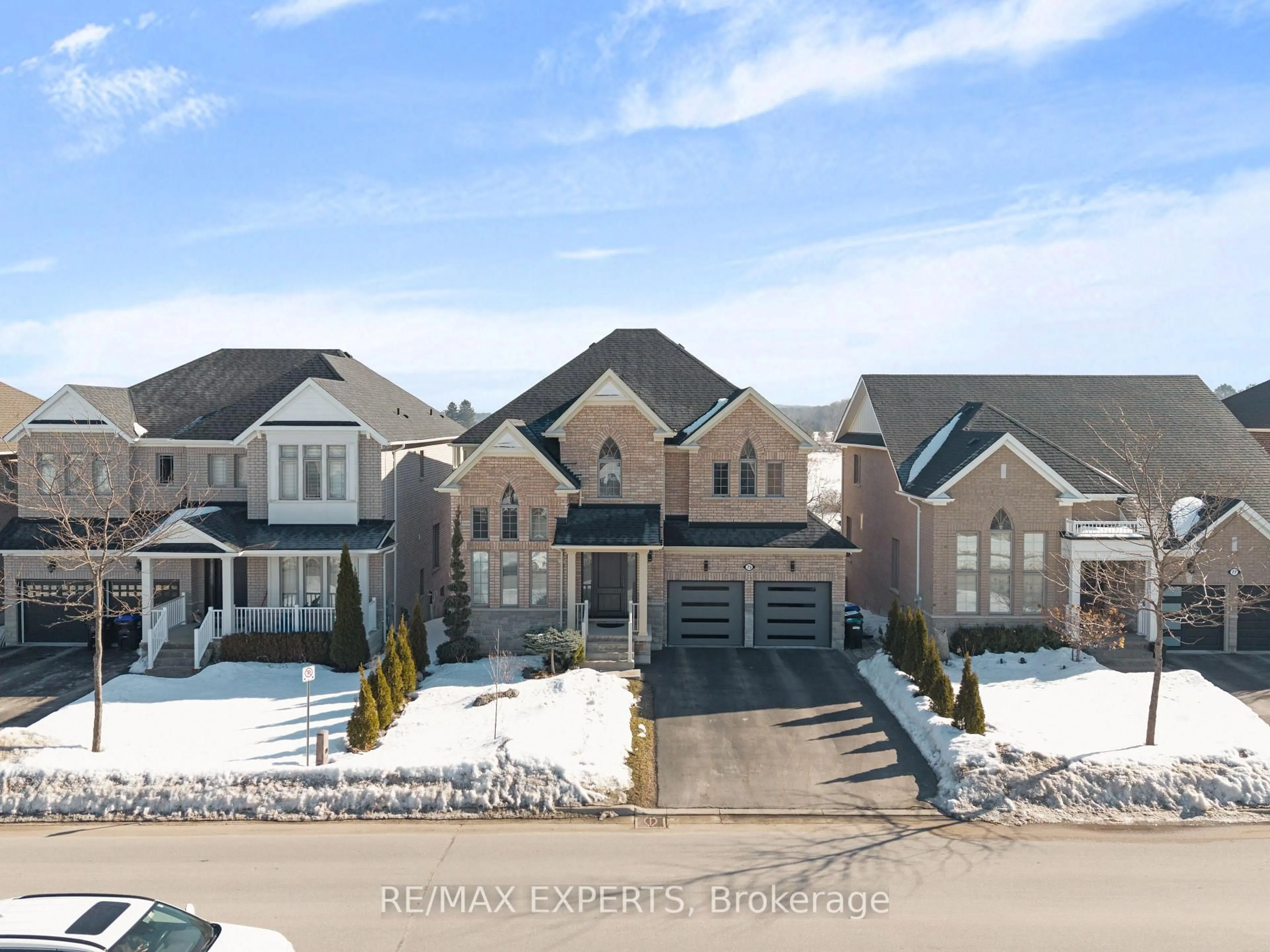 A pic from outside/outdoor area/front of a property/back of a property/a pic from drone, street for 75 Turner Dr, New Tecumseth Ontario L0G 1W0