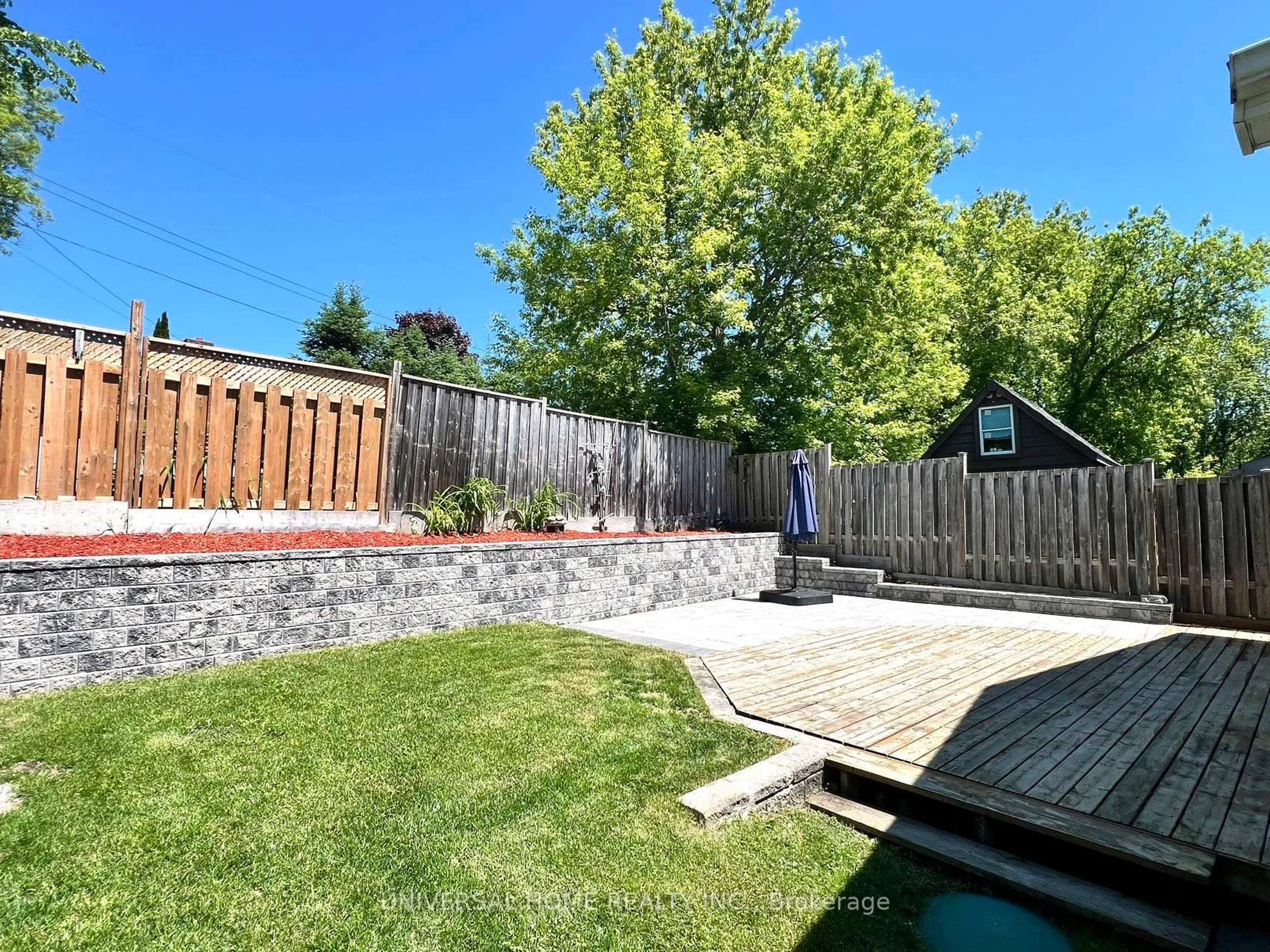 A pic from outside/outdoor area/front of a property/back of a property/a pic from drone, street for 6 Maple Grove St, Whitchurch-Stouffville Ontario L4A 7X3