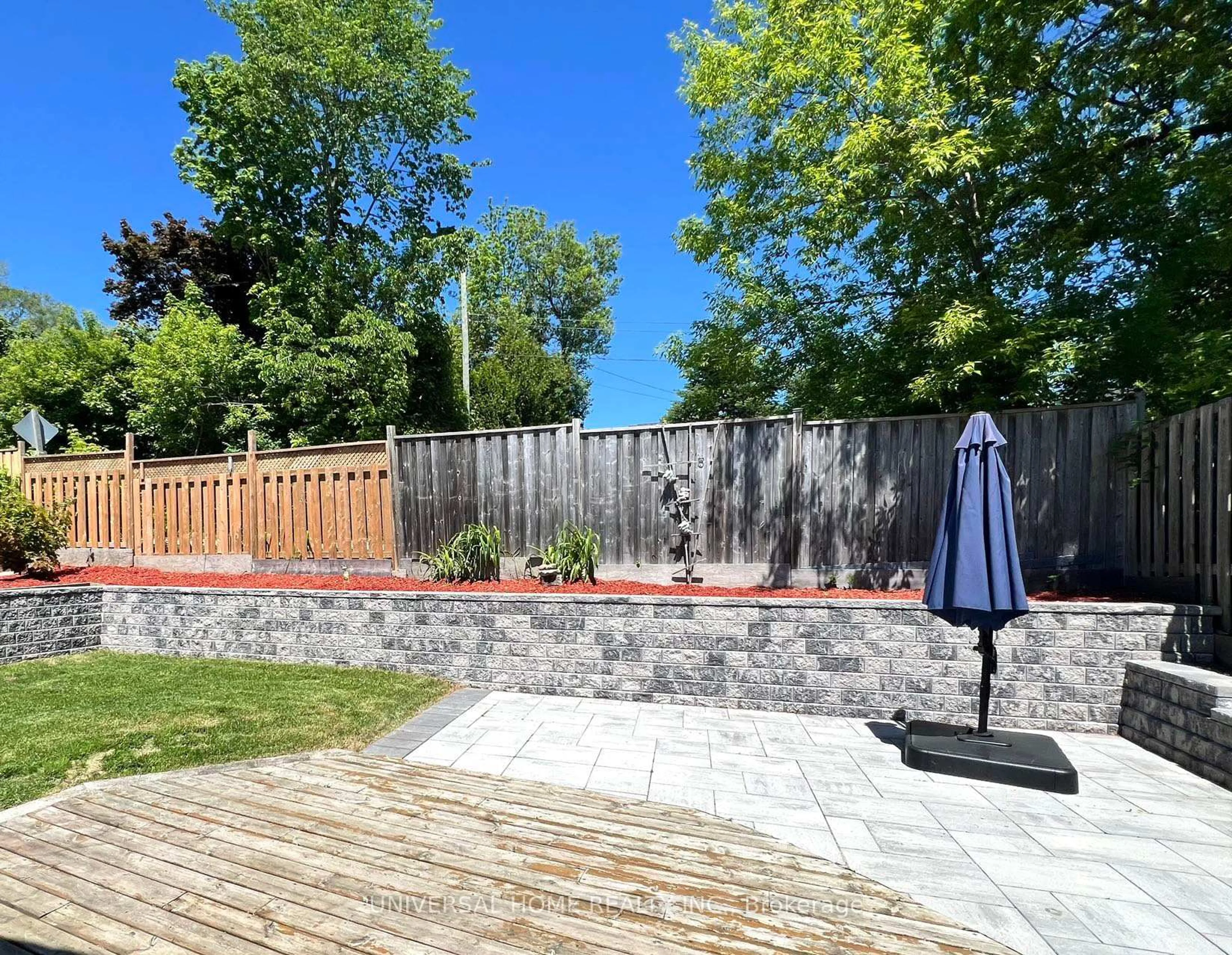Patio, street for 6 Maple Grove St, Whitchurch-Stouffville Ontario L4A 7X3