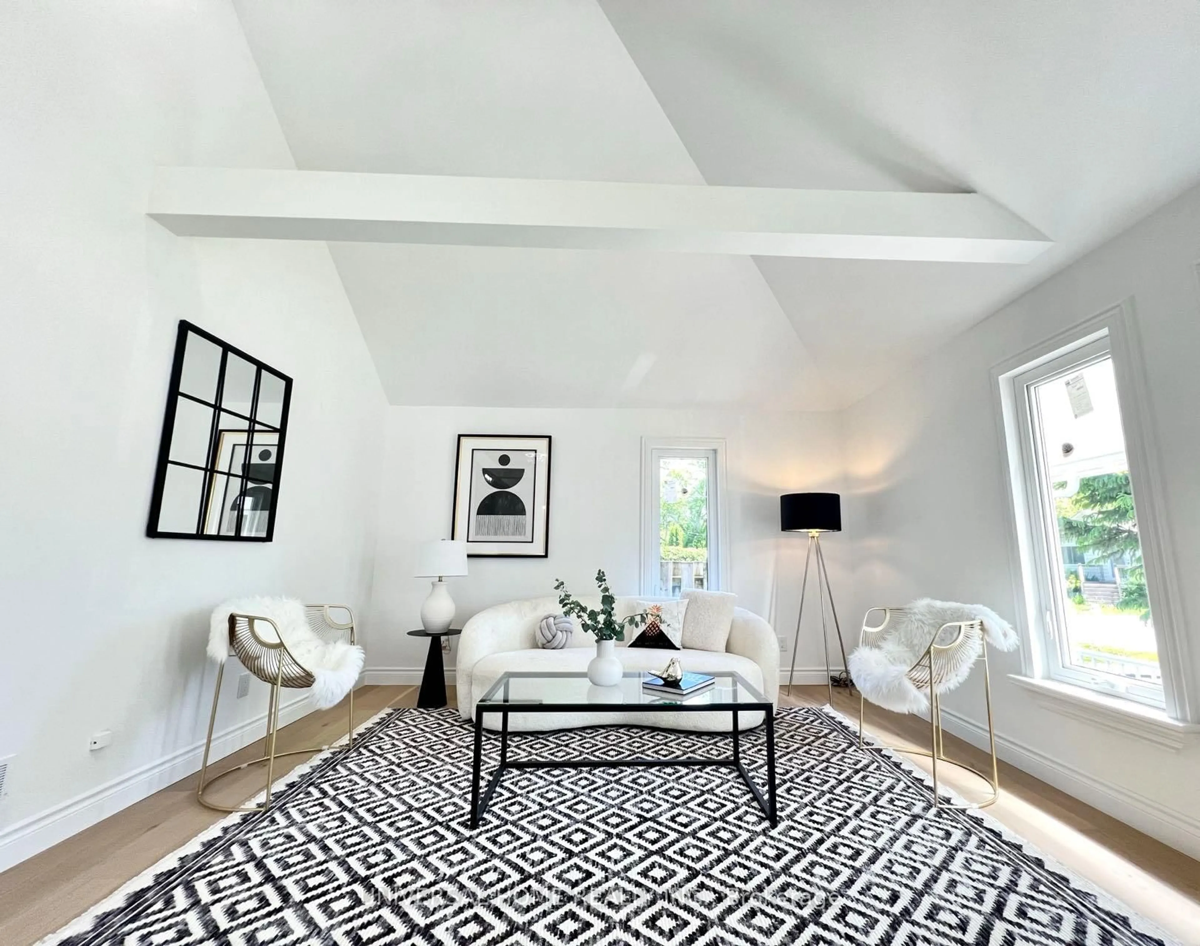 Living room with furniture, unknown for 6 Maple Grove St, Whitchurch-Stouffville Ontario L4A 7X3