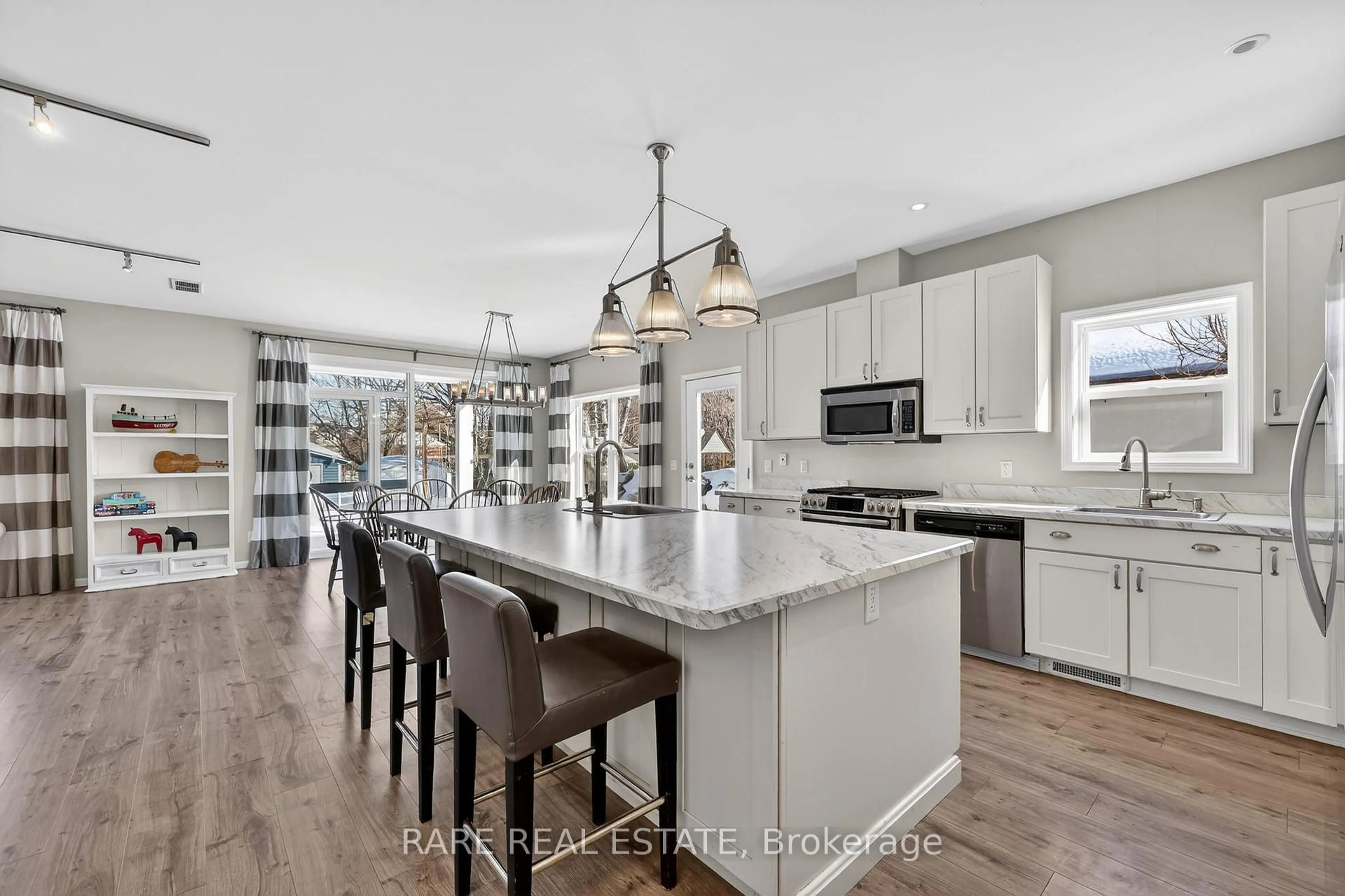 Open concept kitchen, unknown for 1231 Temple Ave, Innisfil Ontario L0L 1C0