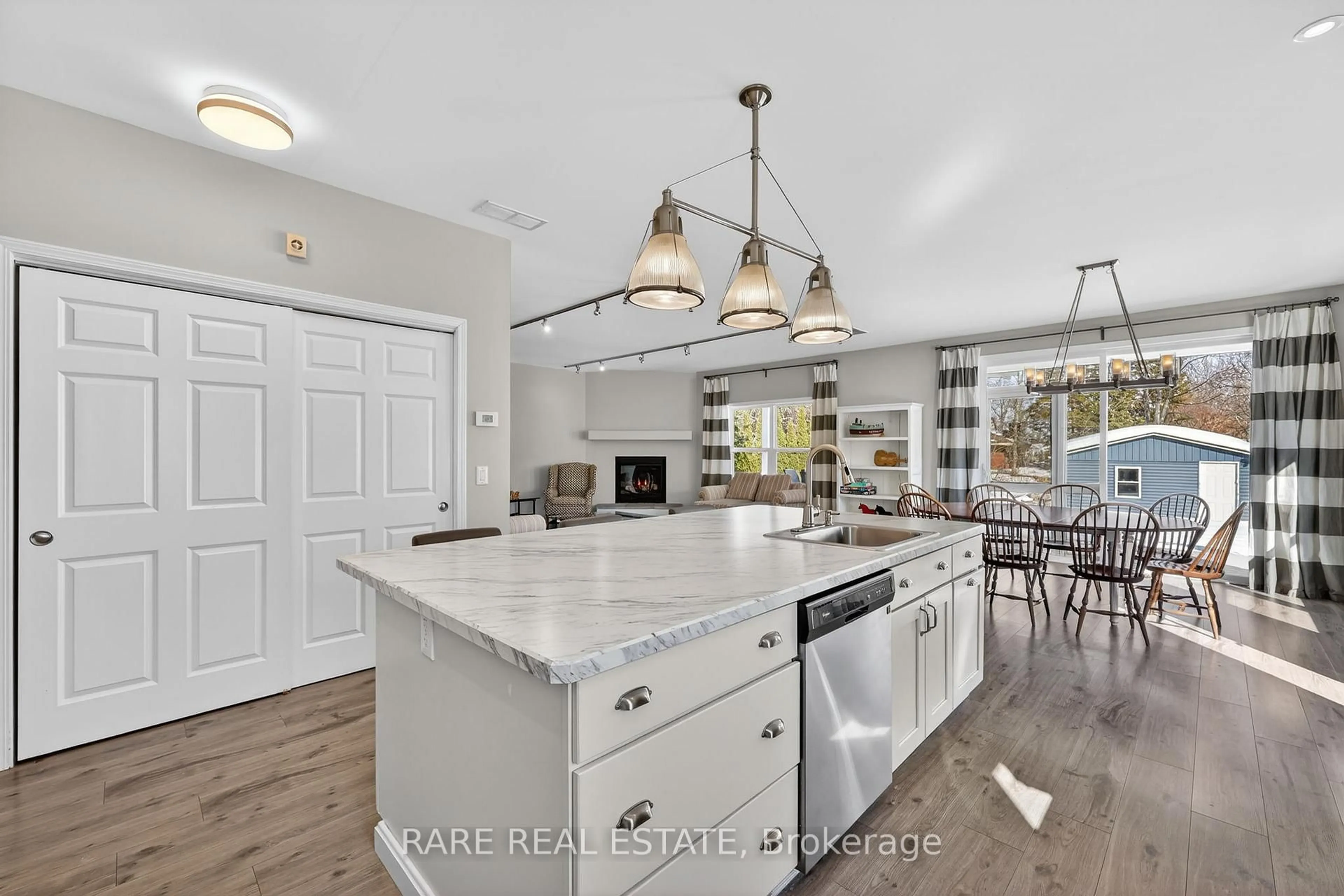 Open concept kitchen, ceramic/tile floor for 1231 Temple Ave, Innisfil Ontario L0L 1C0