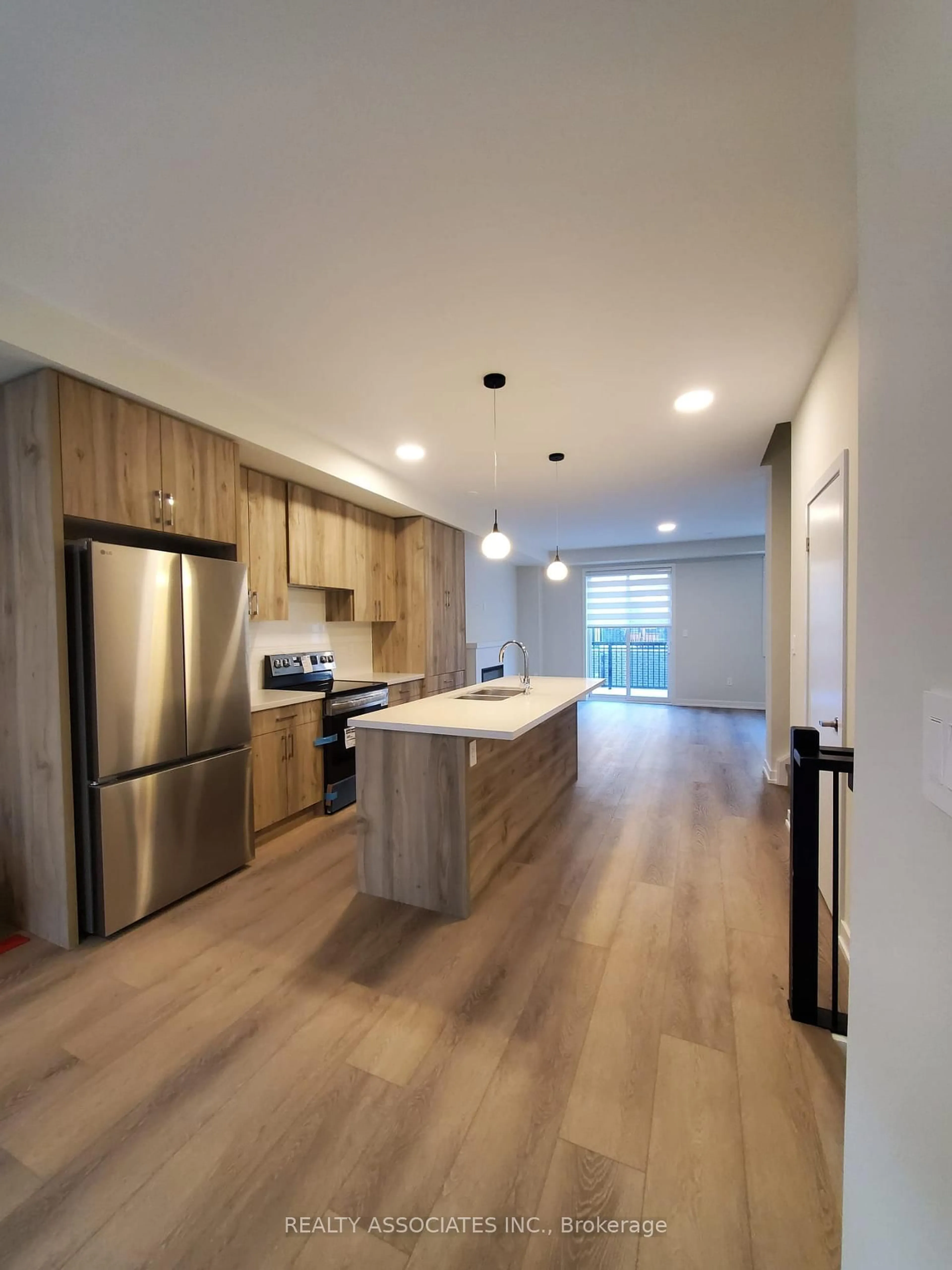 Open concept kitchen, wood/laminate floor for 19 Mermot Lane, Richmond Hill Ontario L4B 0J5