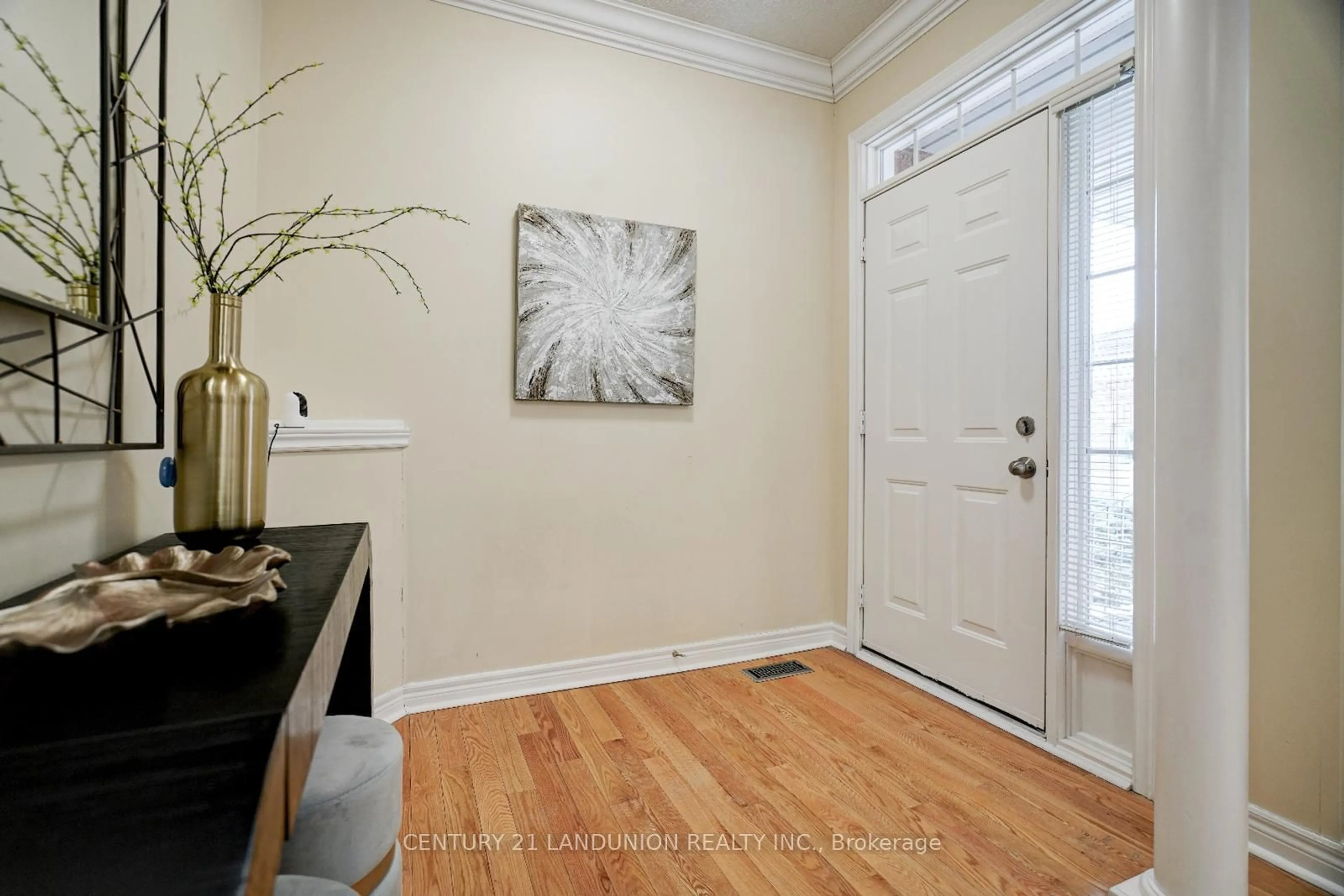 Indoor entryway for 17 Monaco Cres, Richmond Hill Ontario L4S 1X6