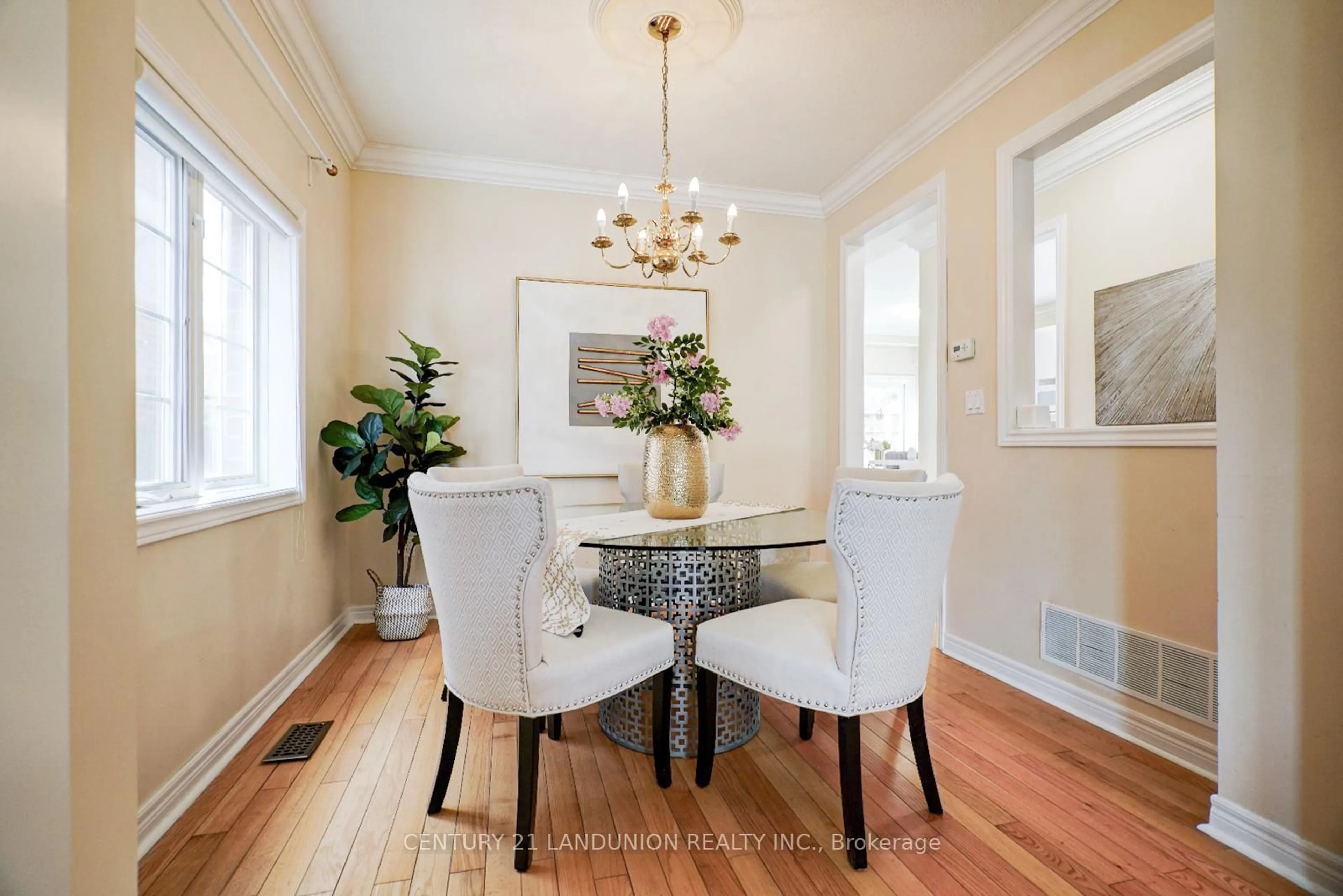Dining room, wood/laminate floor for 17 Monaco Cres, Richmond Hill Ontario L4S 1X6