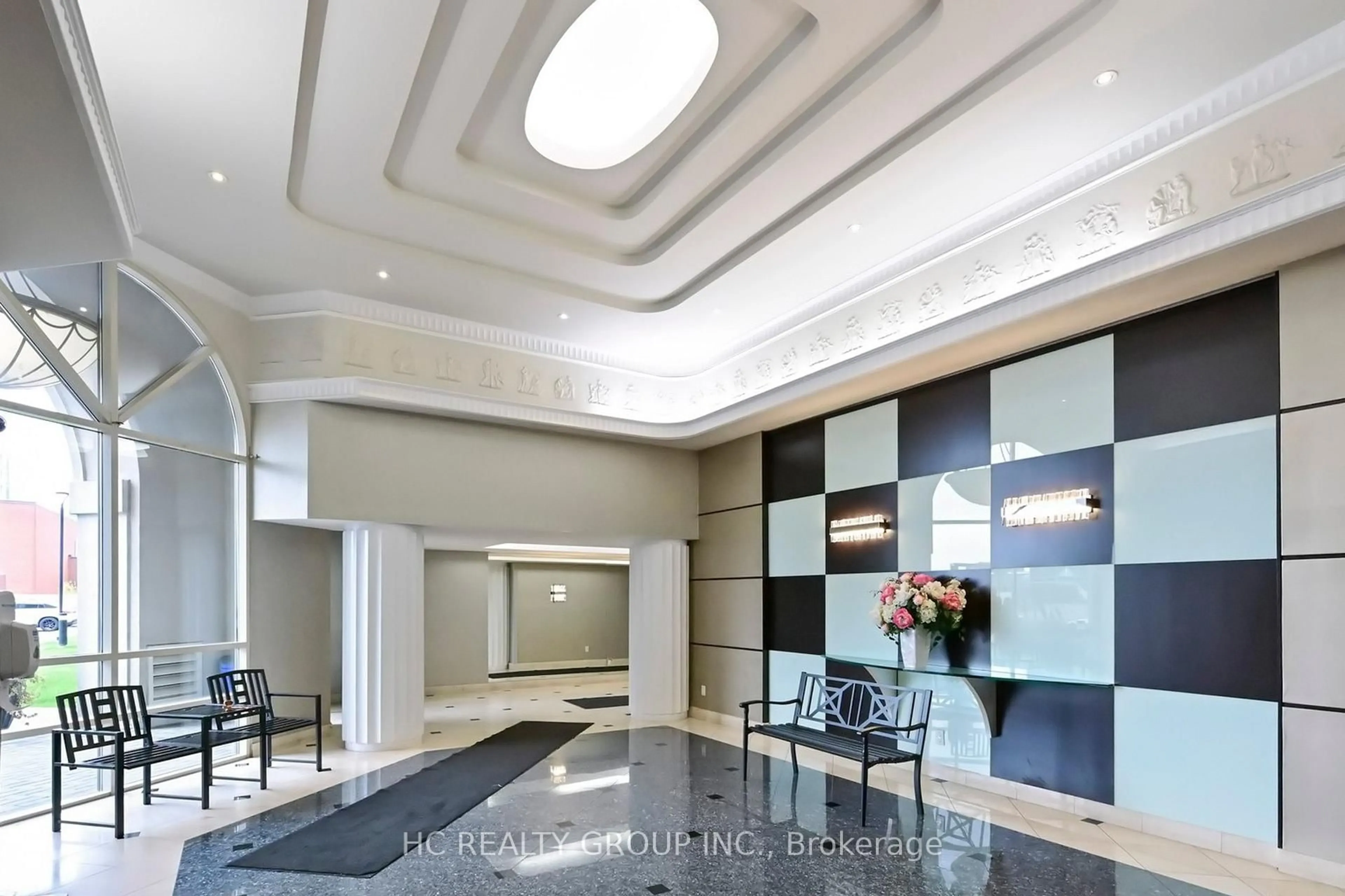 Indoor foyer for 9015 Leslie St #Lph11, Richmond Hill Ontario L4B 3B6