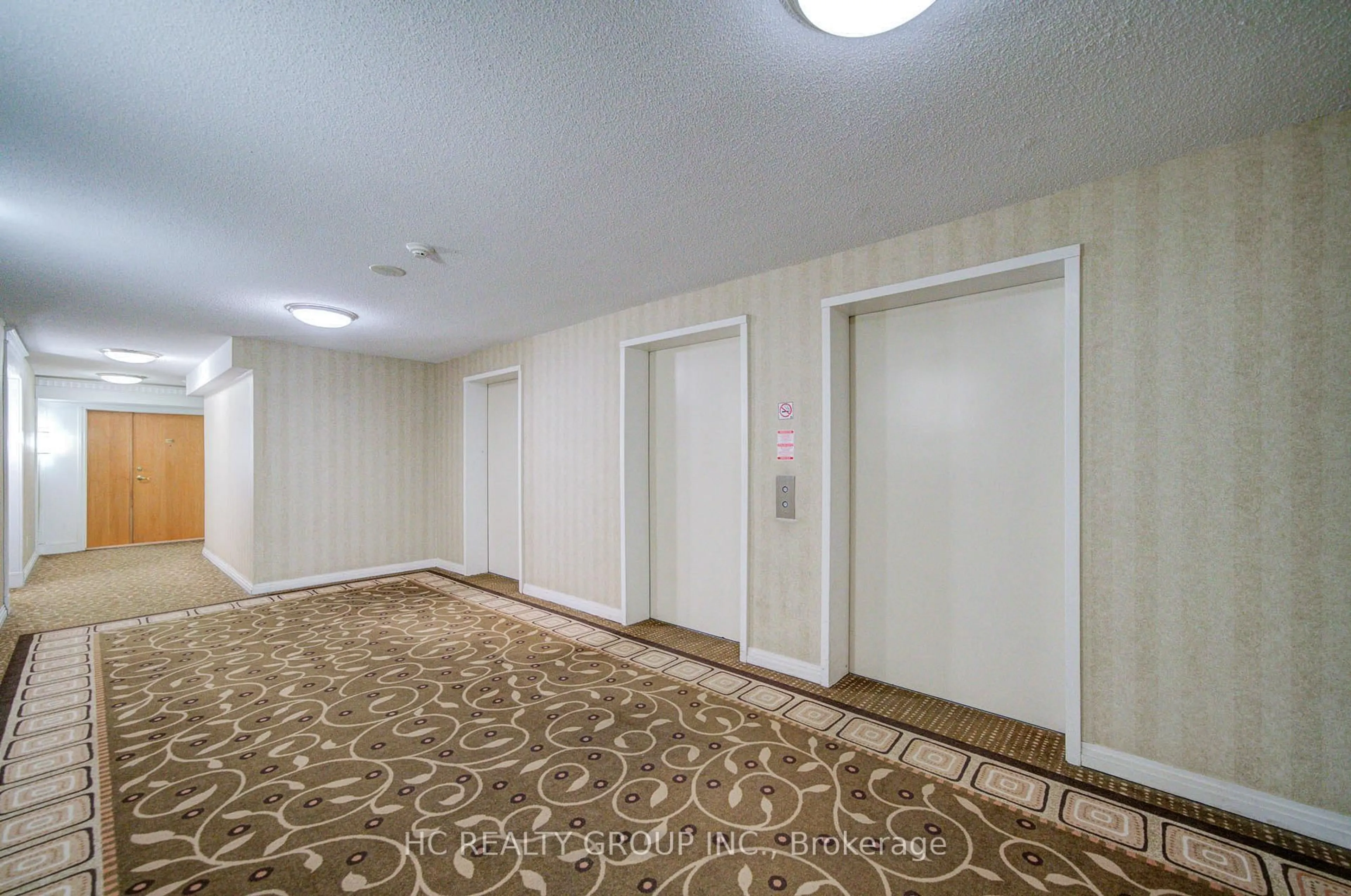 Indoor foyer for 9015 Leslie St #Lph11, Richmond Hill Ontario L4B 3B6