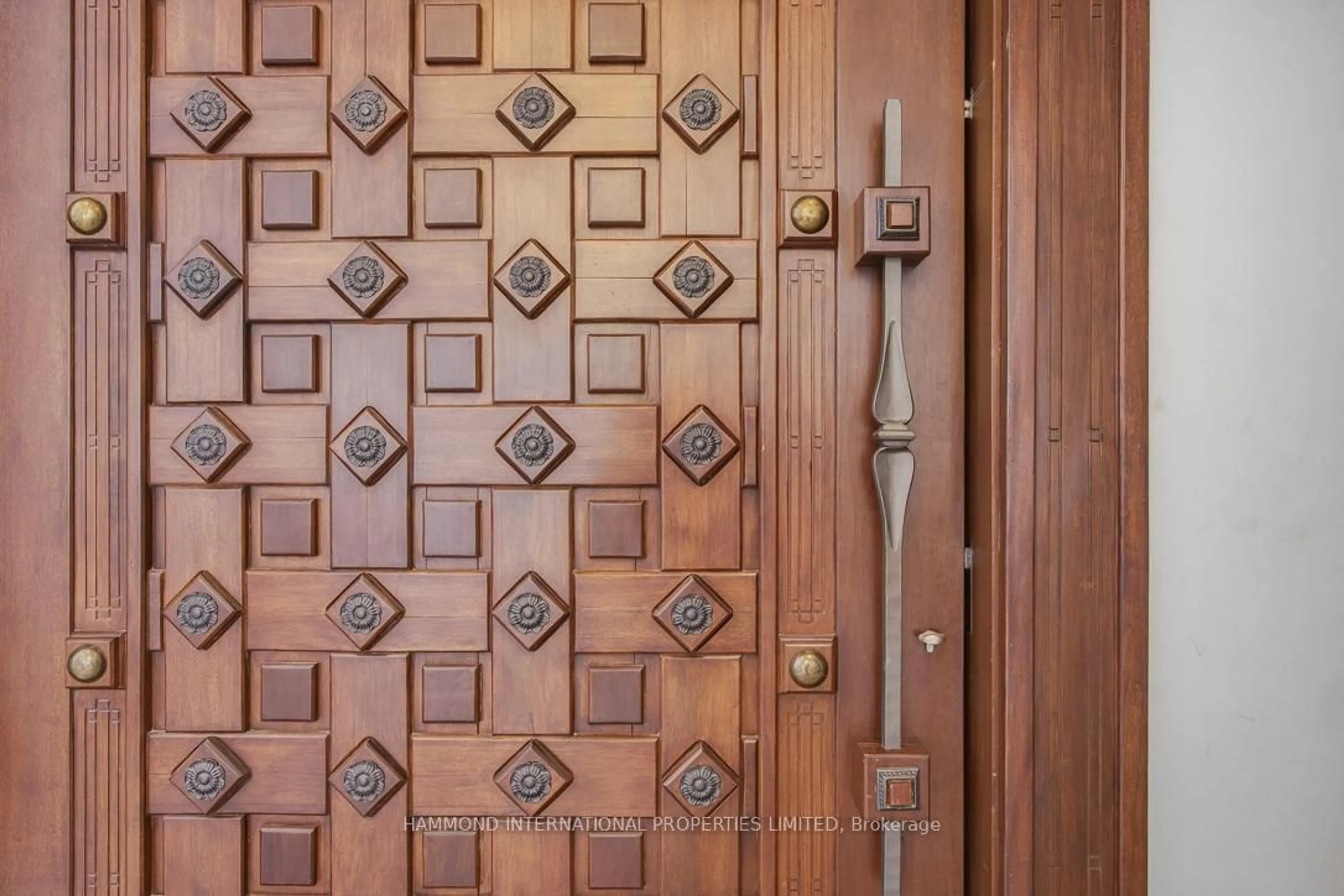 Indoor entryway for 42 Laureleaf Rd, Markham Ontario L3T 2X7