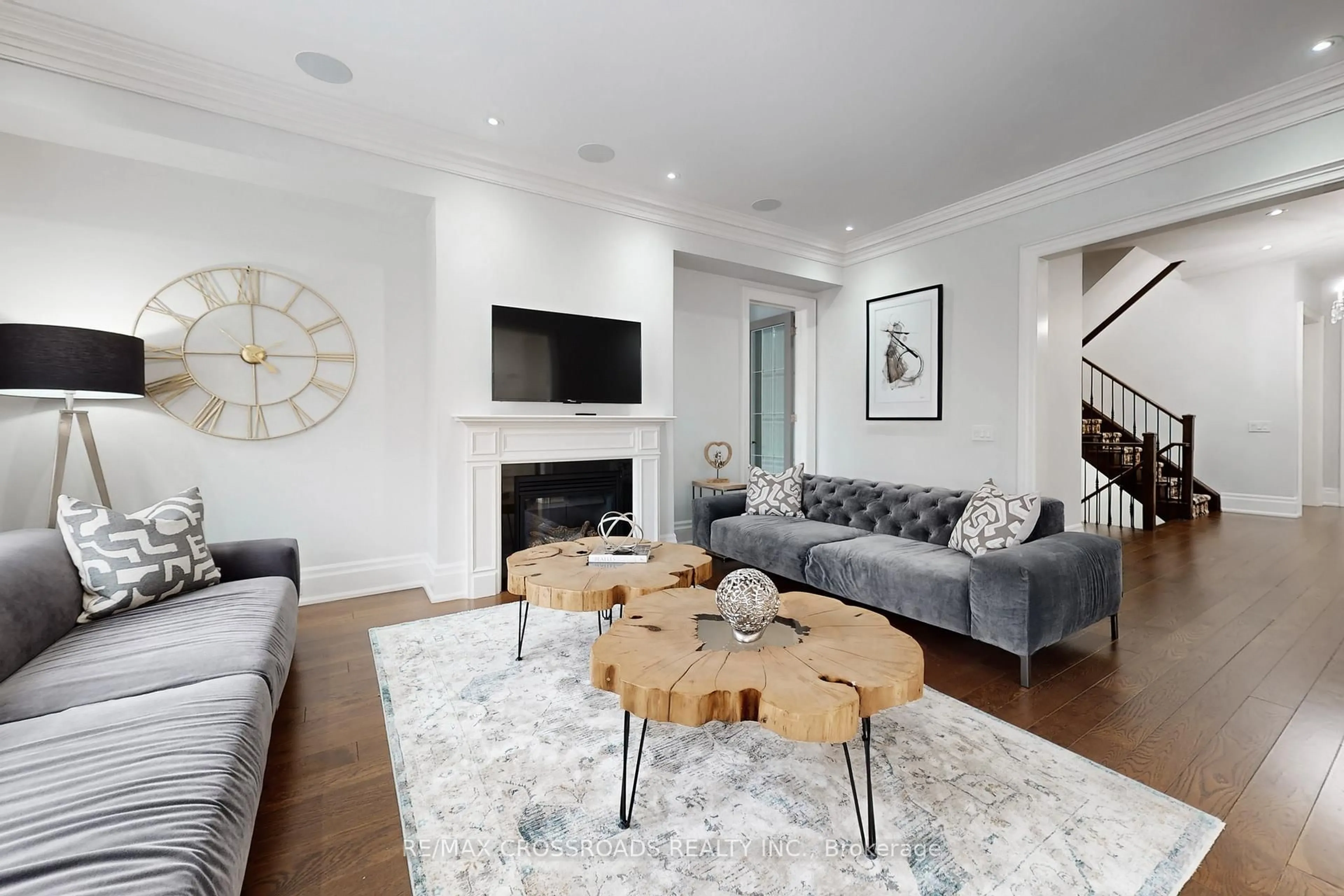 Living room with furniture, unknown for 76 Annsleywood Crt, Vaughan Ontario L4H 4G6