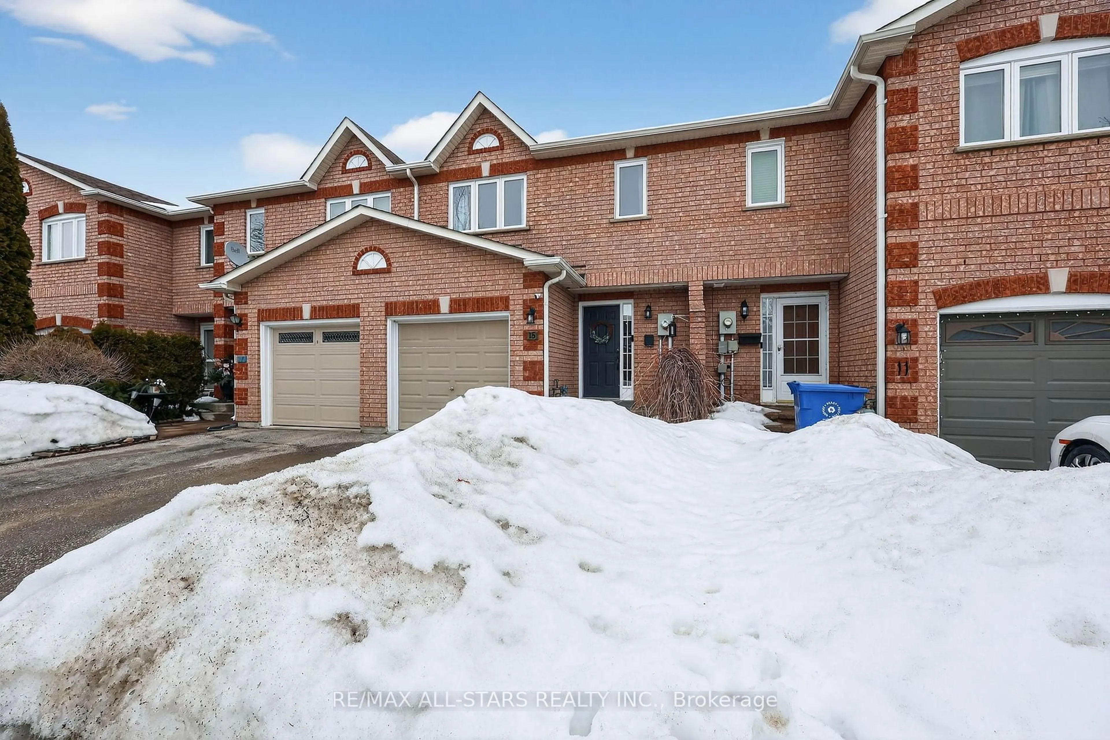 Home with brick exterior material, street for 15 Lancaster Crt, Georgina Ontario L4P 4A1