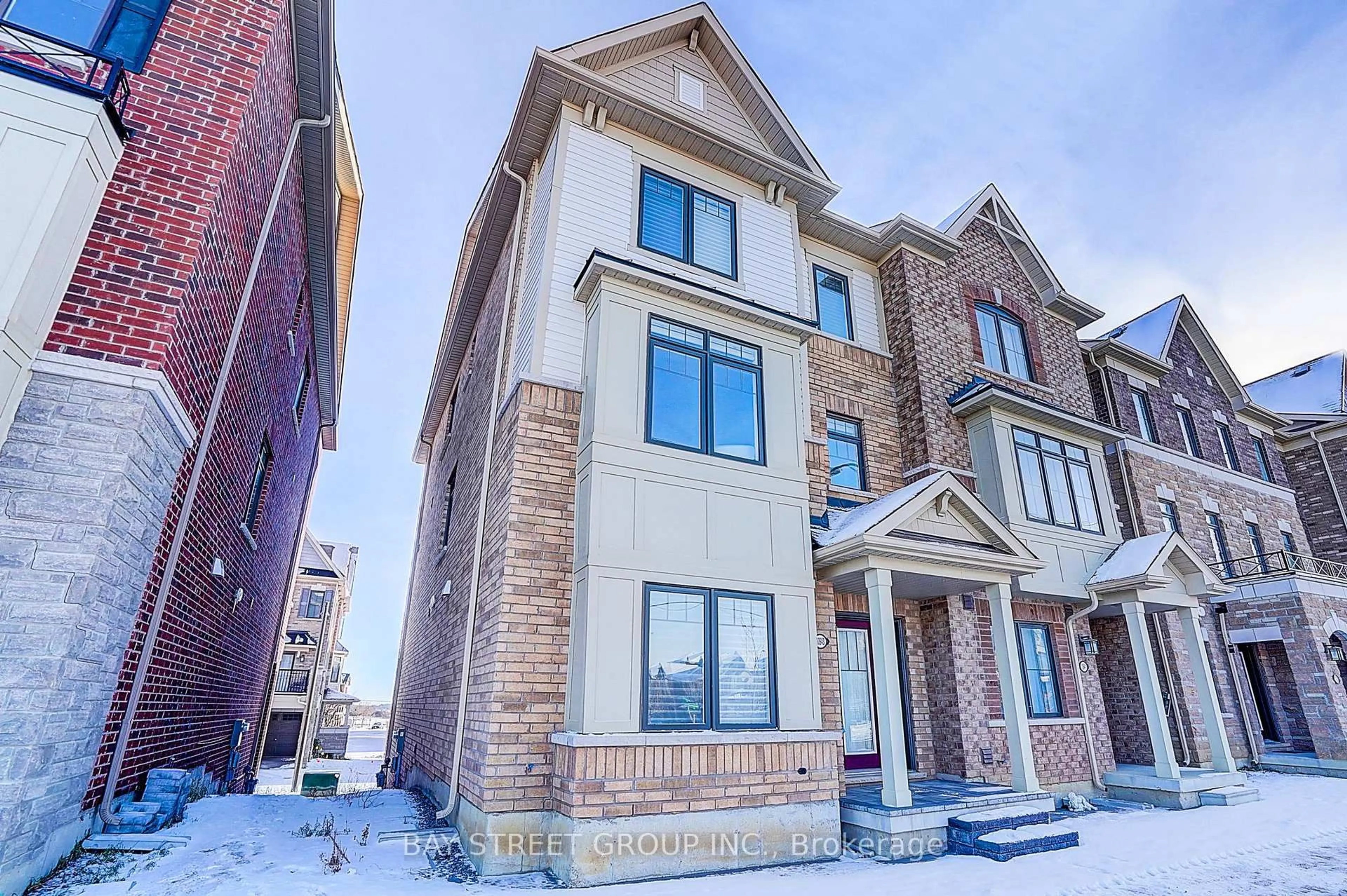 Home with brick exterior material, building for 10943 VICTORIA SQUARE Blvd, Markham Ontario L6C 0Z3