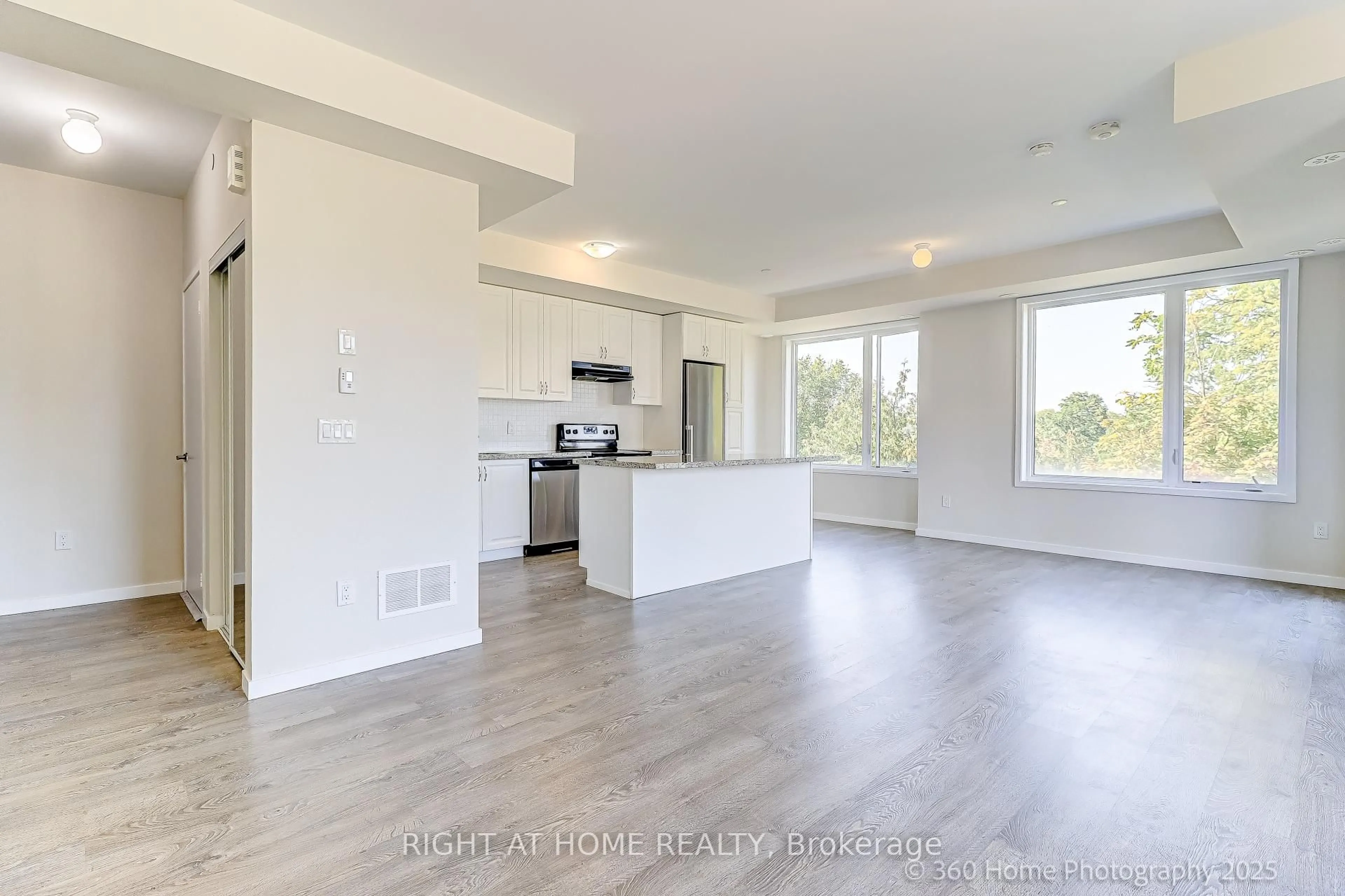 Open concept kitchen, wood/laminate floor for 200 Alex Gardner Circ #28, Aurora Ontario L4G 3G5