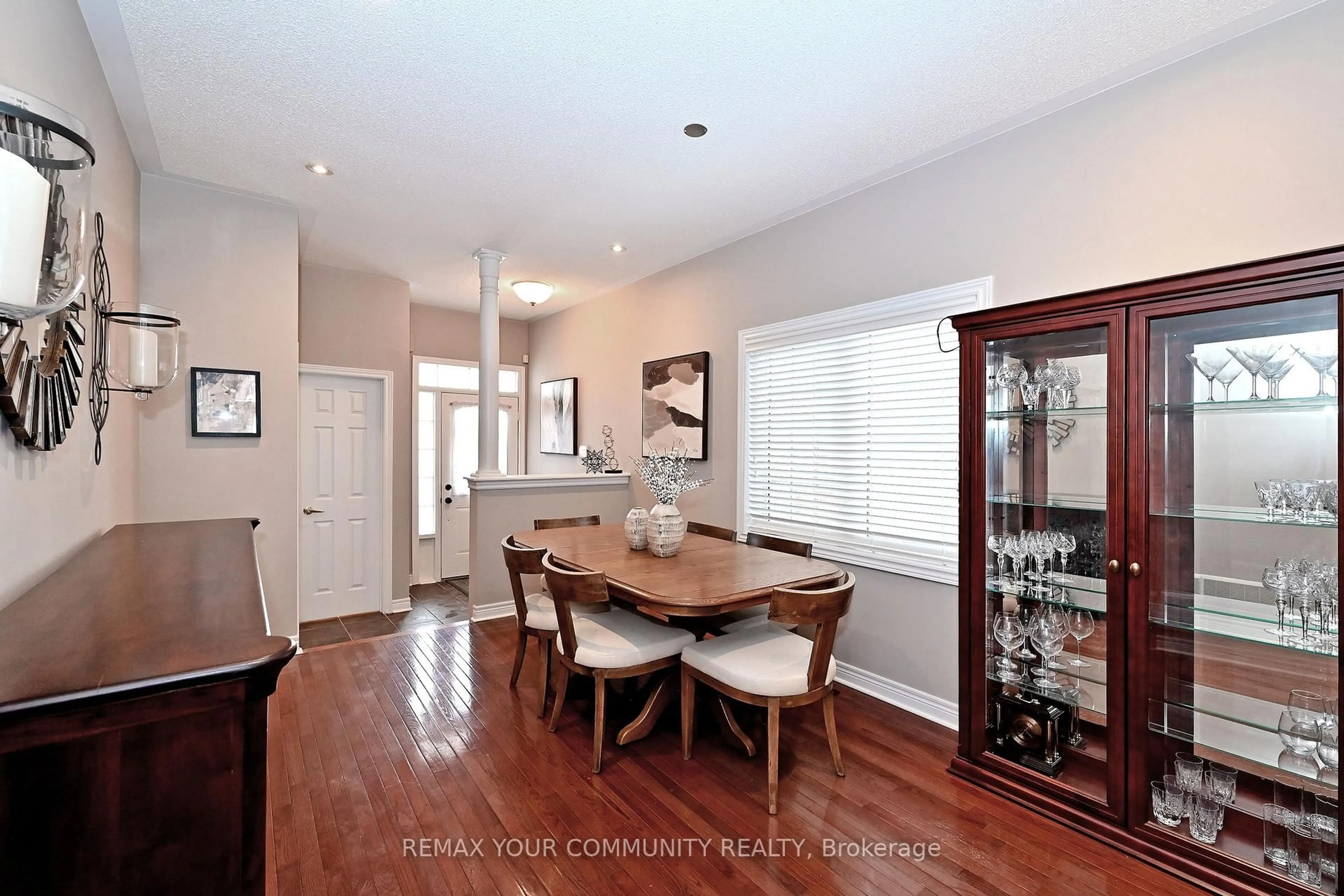 Dining room, wood/laminate floor for 635 Tapestry Lane, Newmarket Ontario L3X 3C8