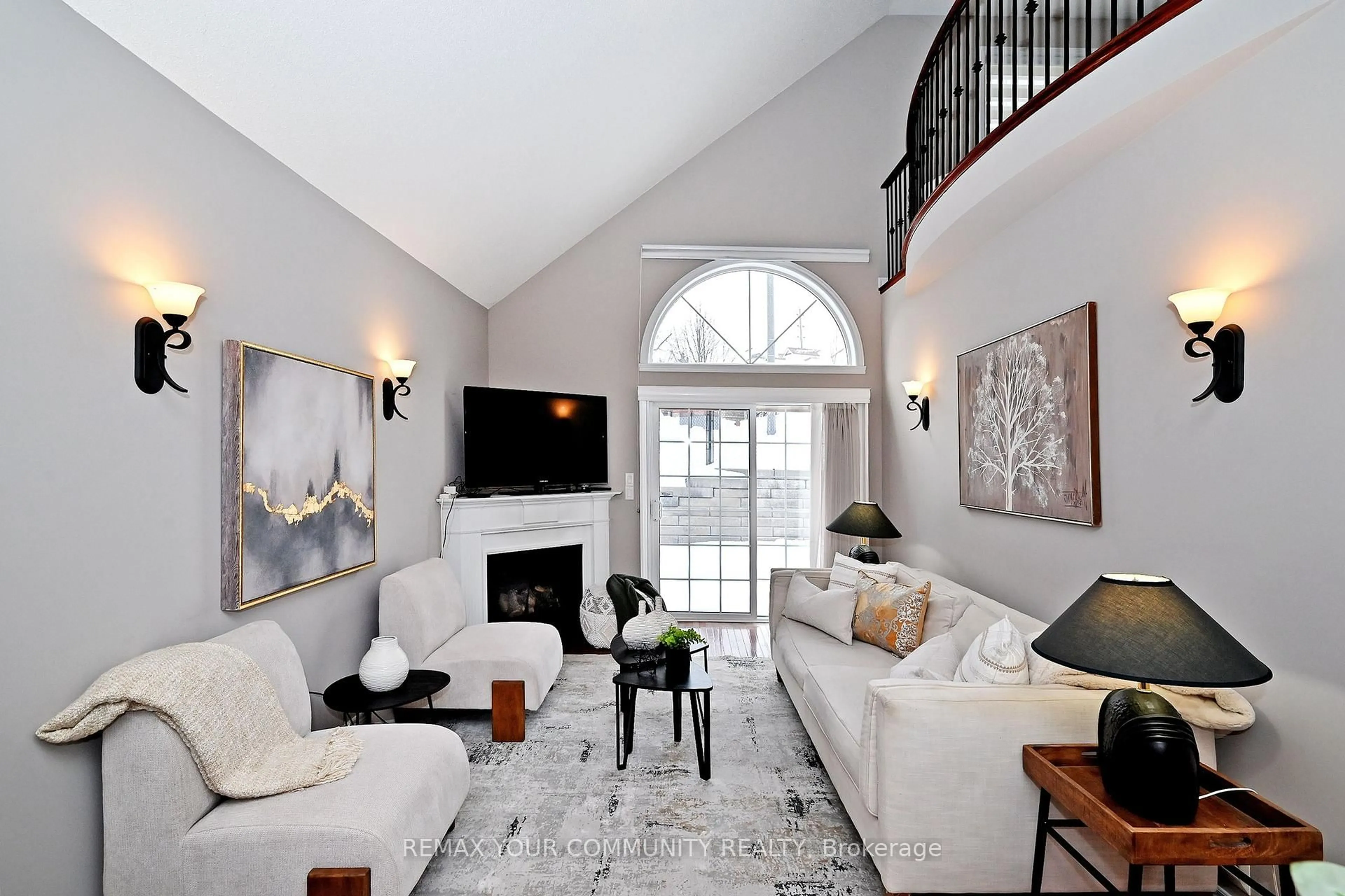 Living room with furniture, unknown for 635 Tapestry Lane, Newmarket Ontario L3X 3C8