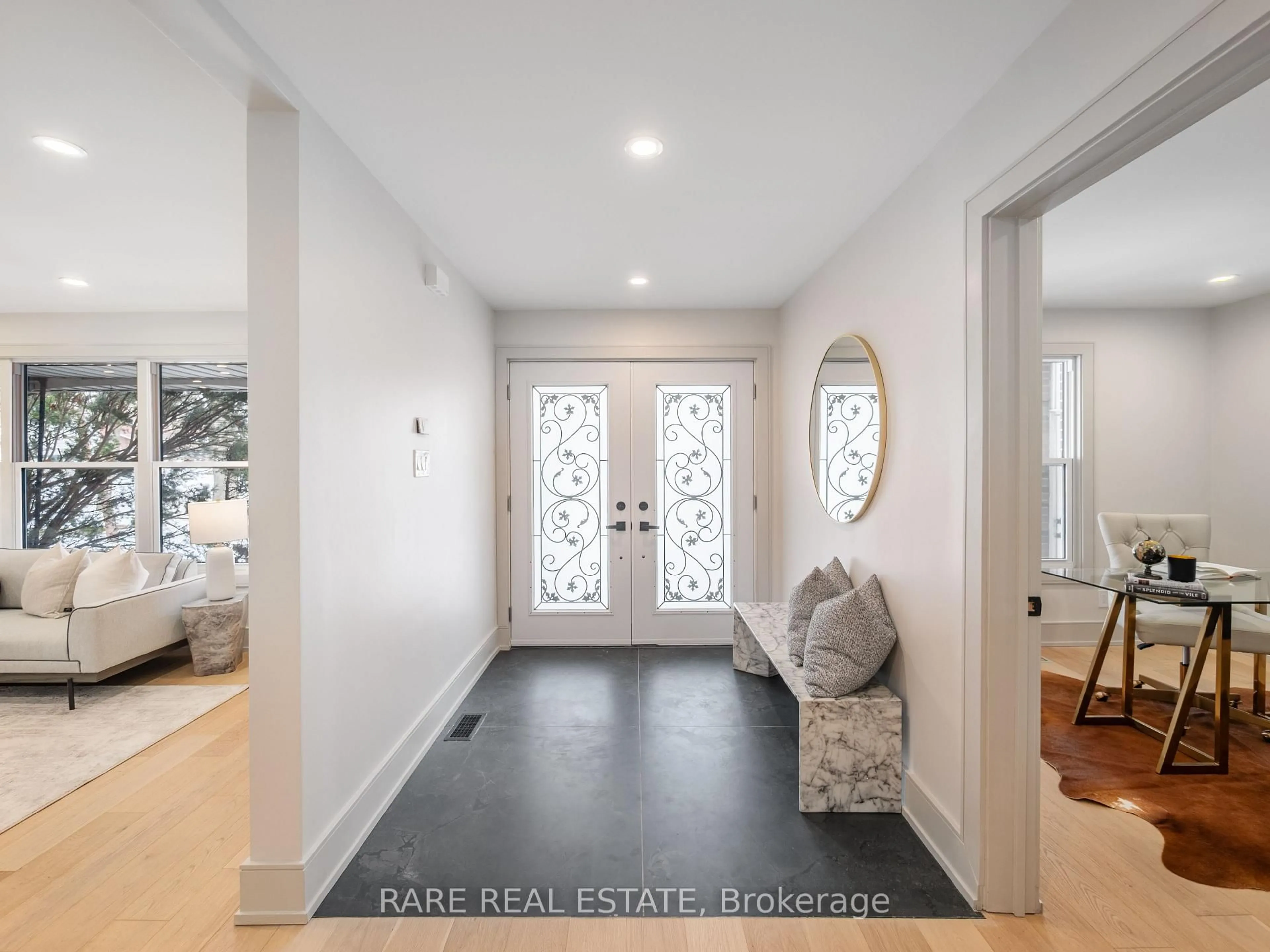 Indoor entryway for 45 Thorny Brae Dr, Markham Ontario L3T 3G5