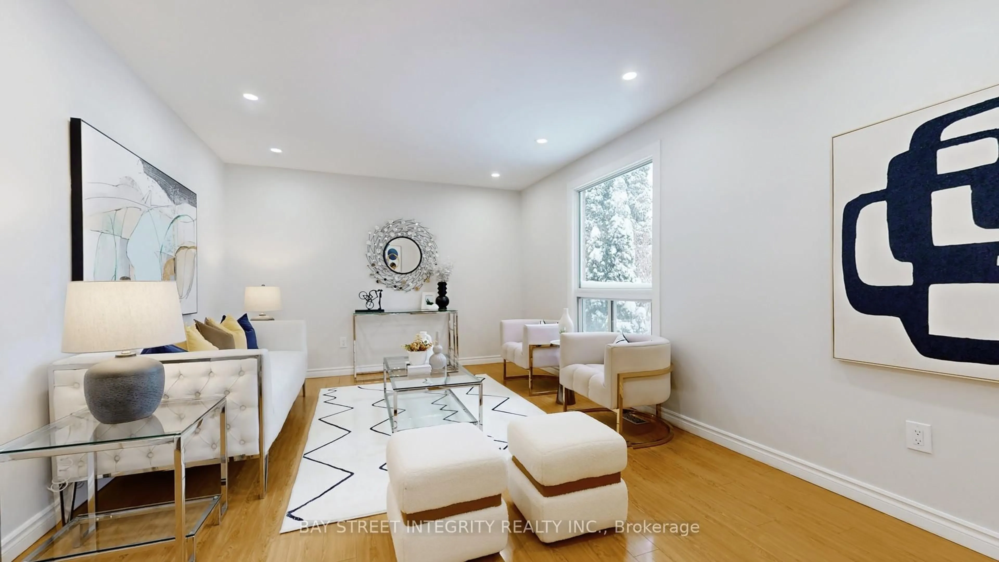 Living room with furniture, unknown for 493 Sandford St, Newmarket Ontario L3Y 5E2