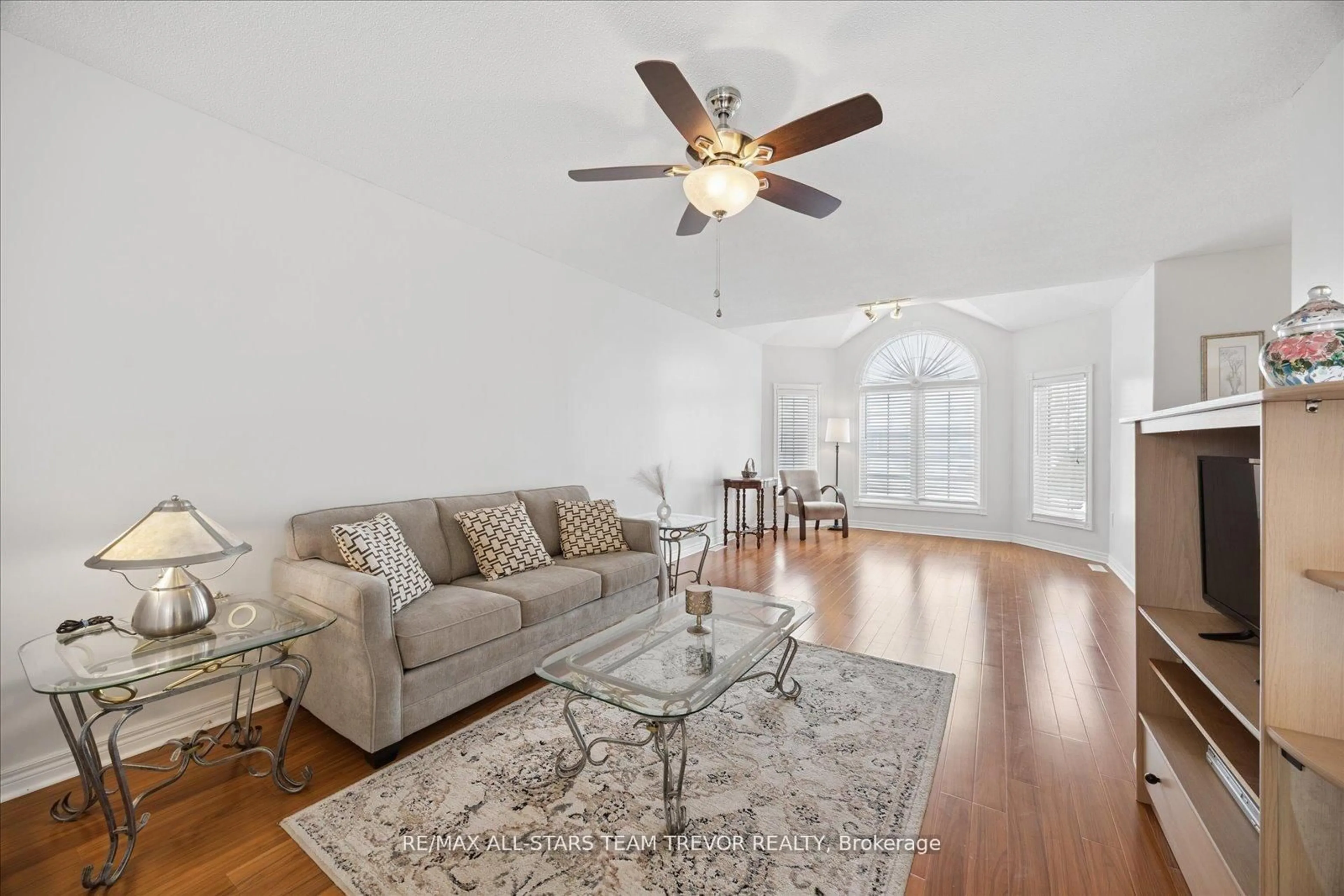 Living room with furniture, unknown for 9 Ivygreen Rd, Georgina Ontario L4P 4B5