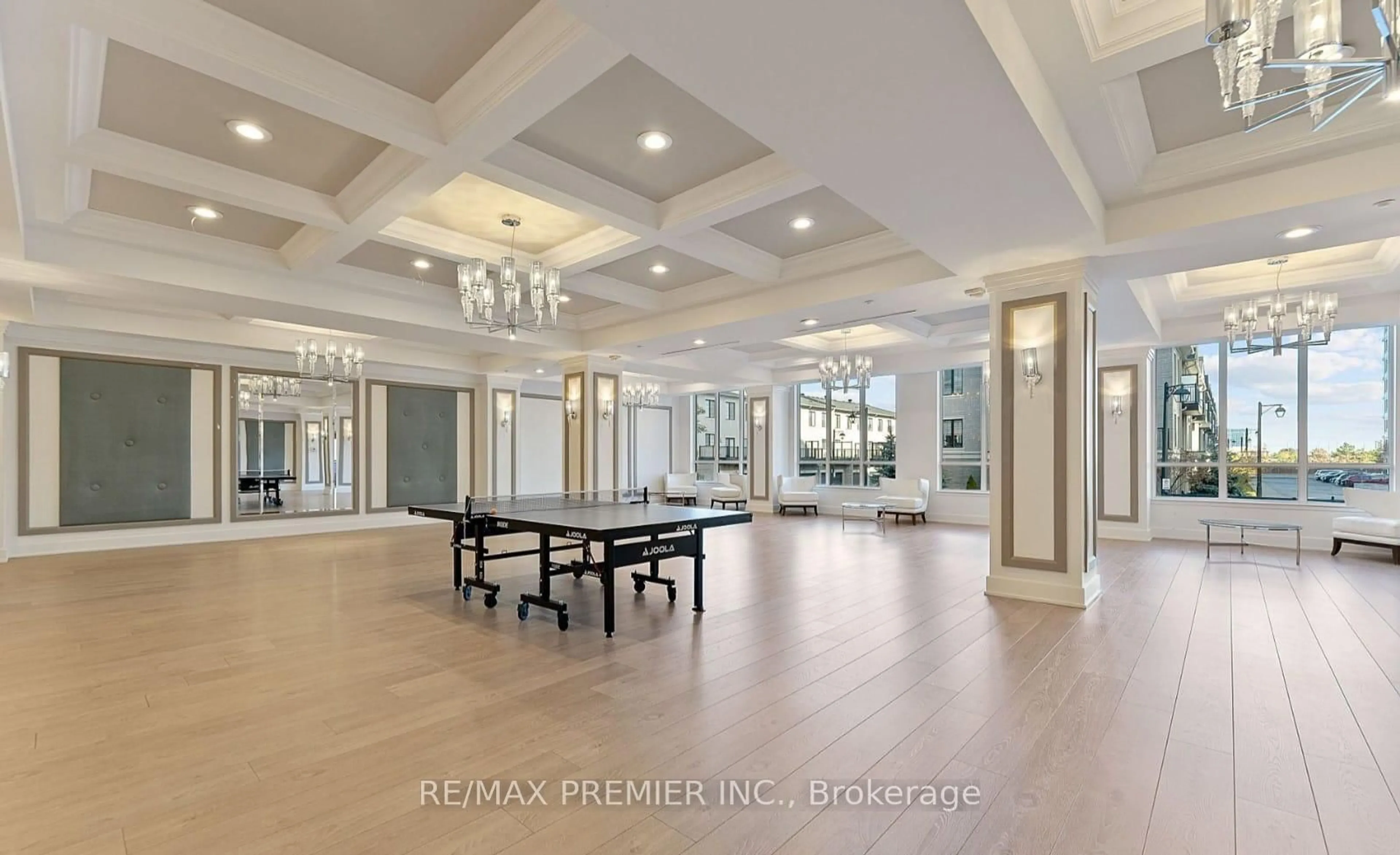 Indoor foyer for 372 Highway 7 #318, Richmond Hill Ontario L4B 0C6