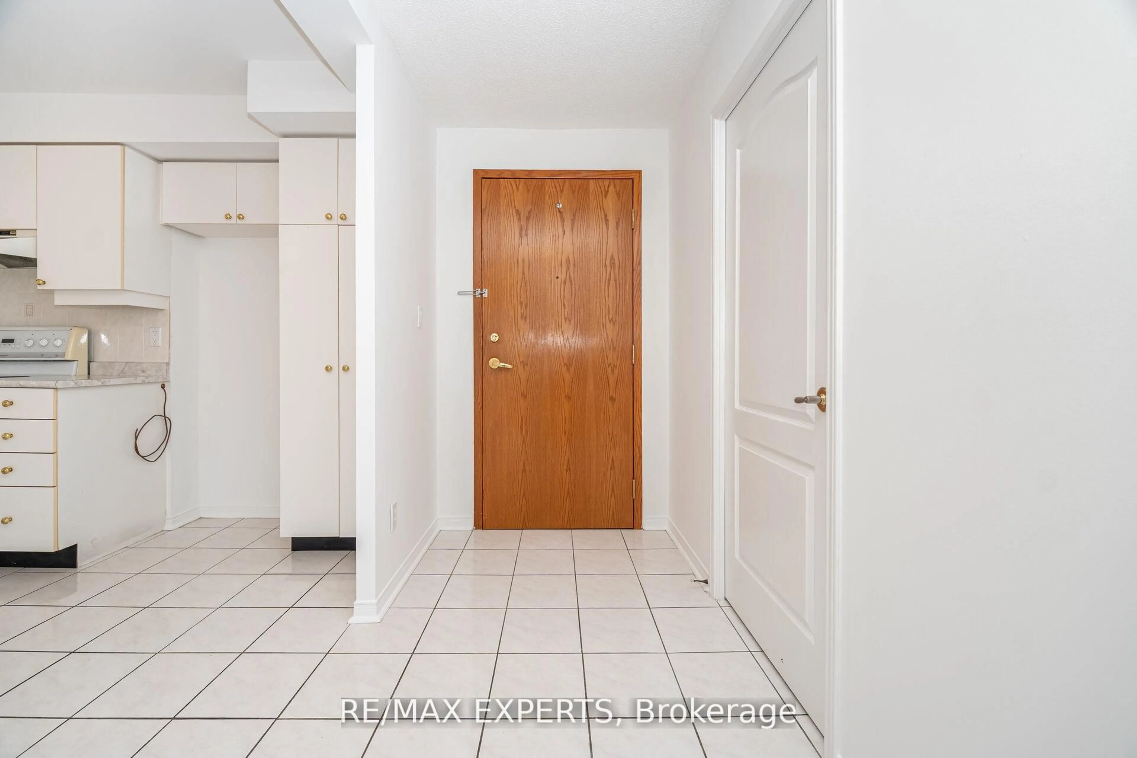 Indoor entryway for 7373 Martin Grove Rd #309, Vaughan Ontario L4L 9K1