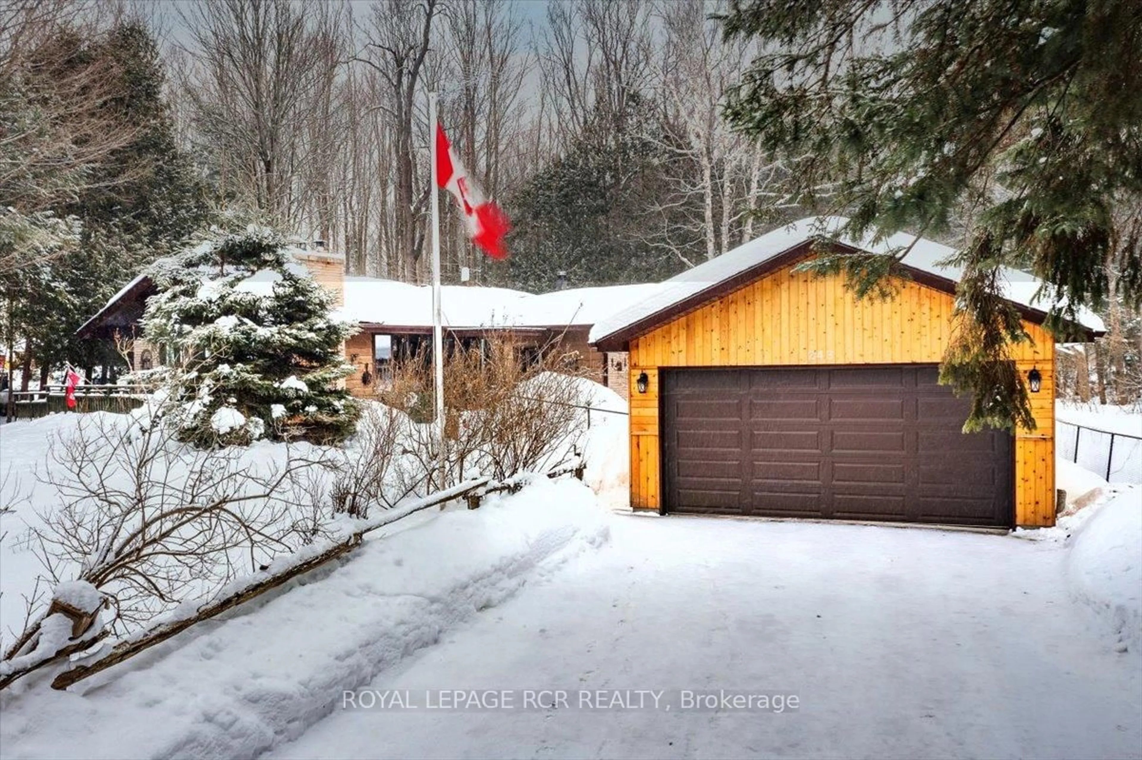 Indoor garage for 243 Ashworth Rd, Uxbridge Ontario L0E 1T0