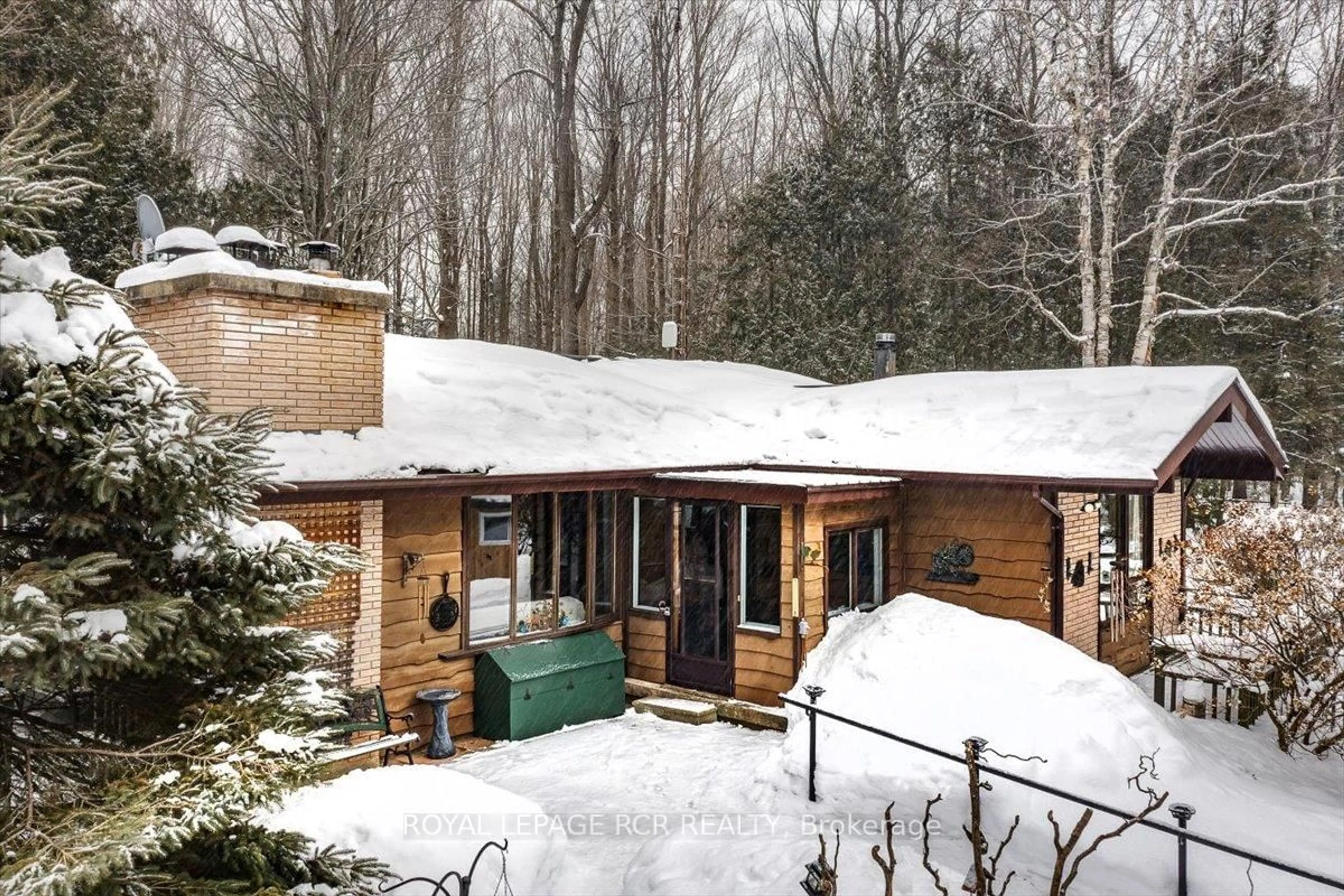 A pic from outside/outdoor area/front of a property/back of a property/a pic from drone, unknown for 243 Ashworth Rd, Uxbridge Ontario L0E 1T0